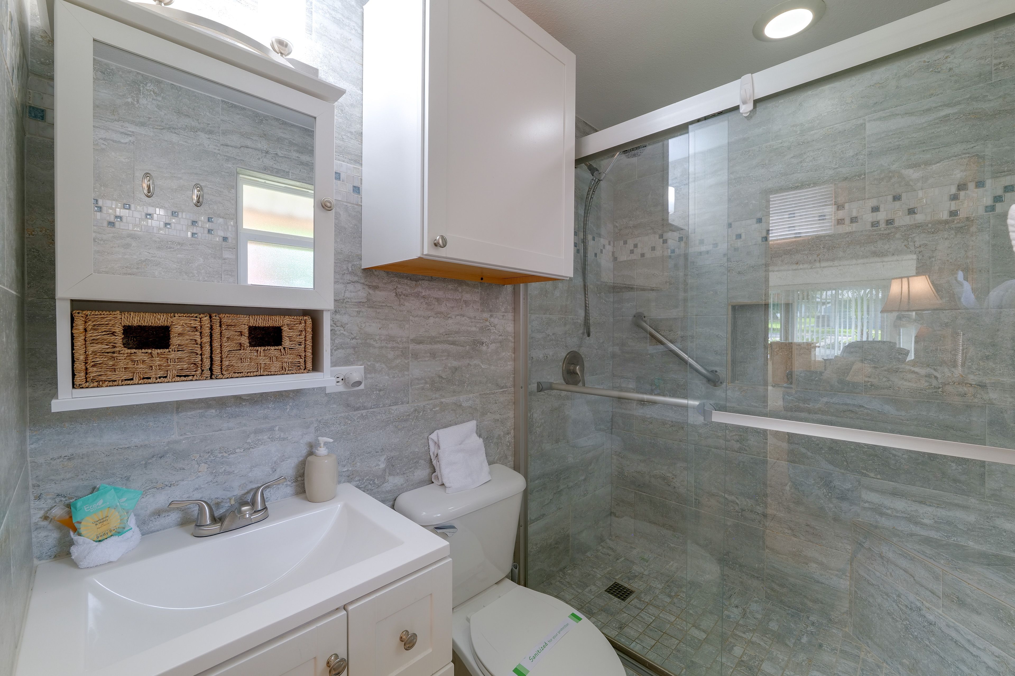 Bathroom | Main Level