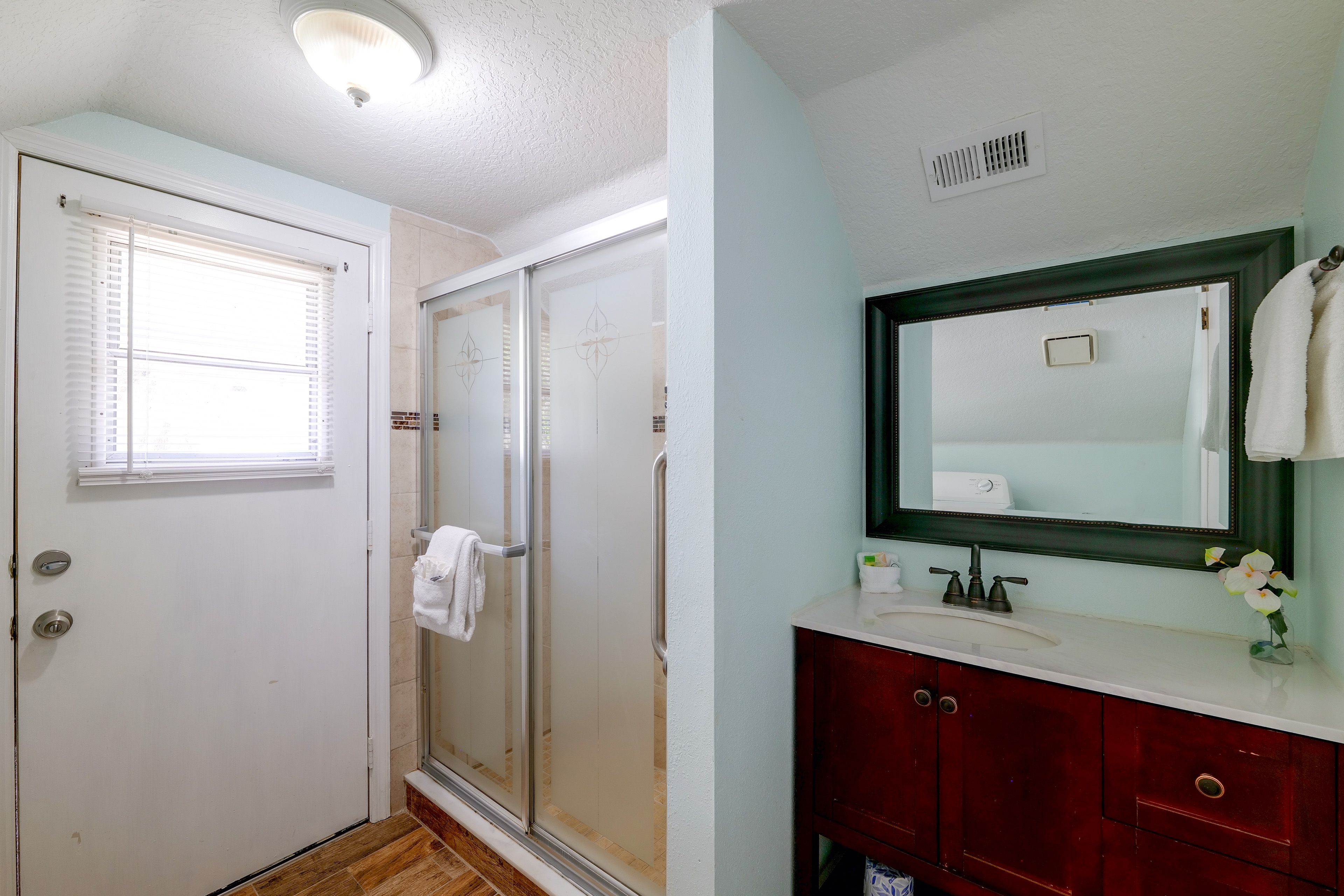 Bathroom | 1st Floor