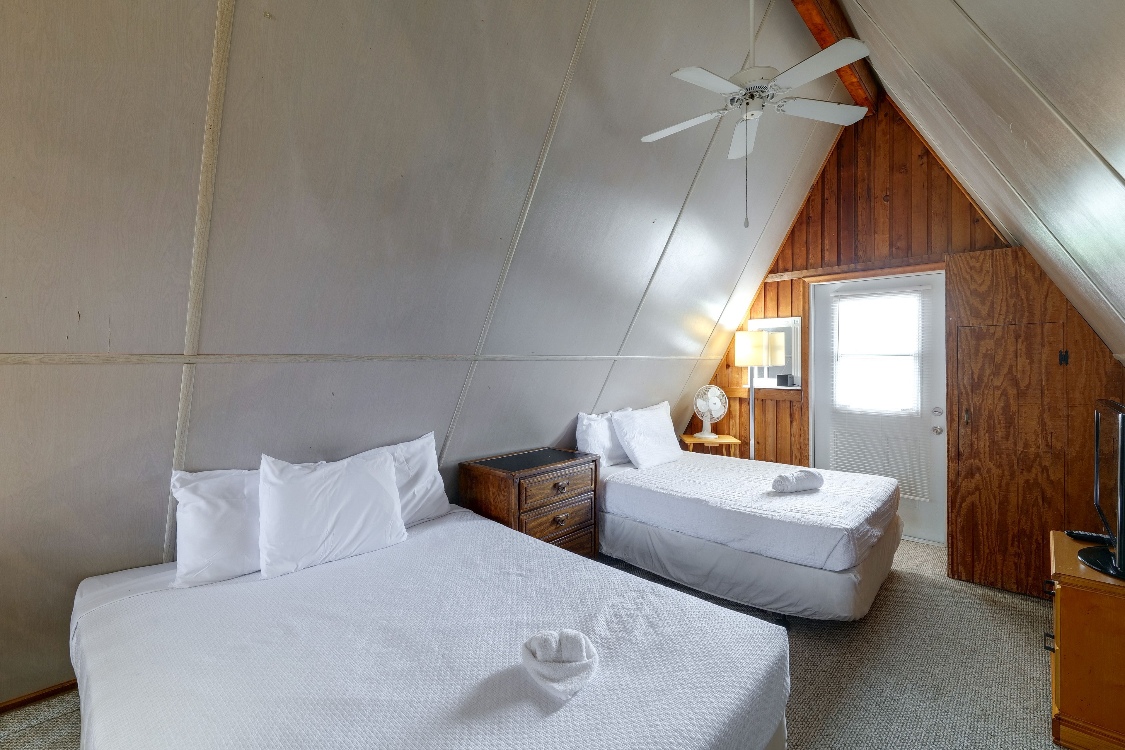 Bedroom (Loft) | 2 Full Beds | 2nd Floor