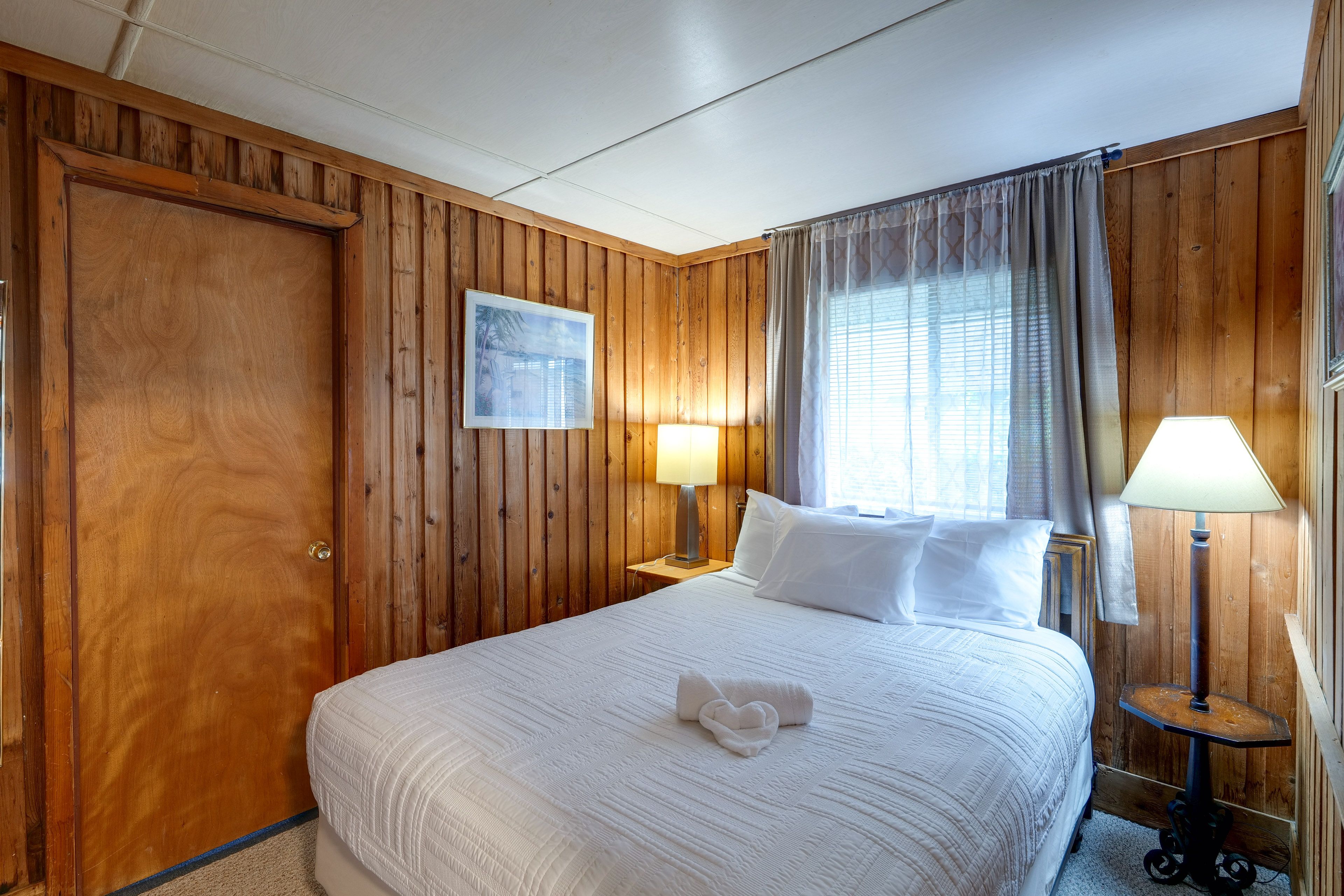 Bedroom | Queen Bed | 1st Floor