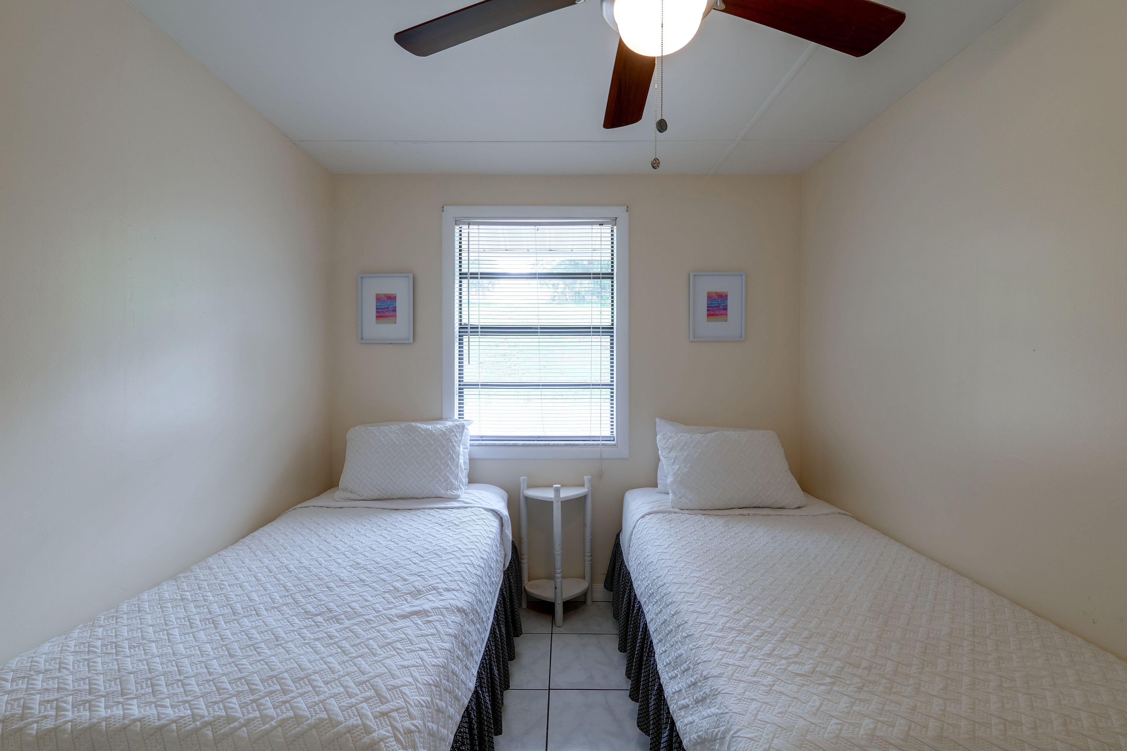 Bedroom | 2 Twin Beds