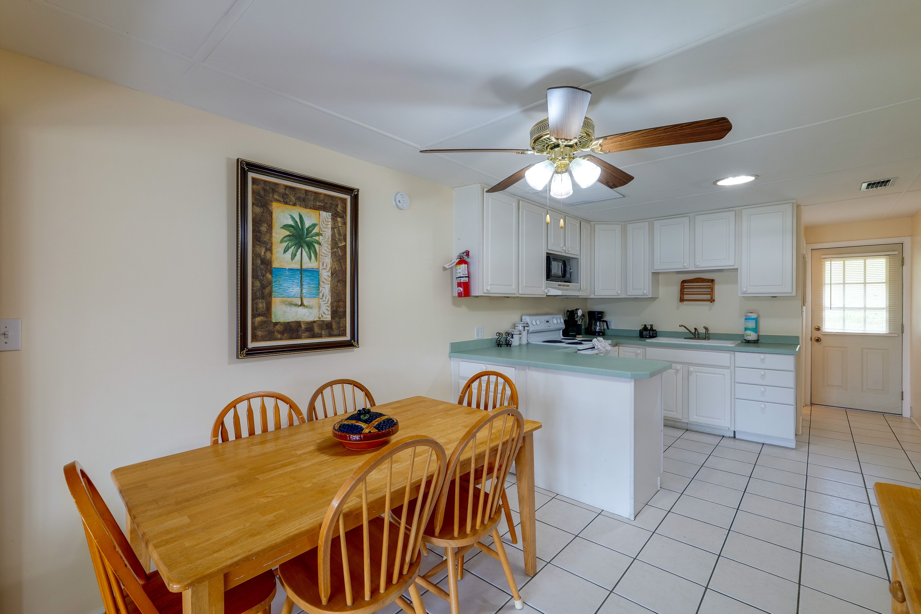 Kitchen | Dining Table