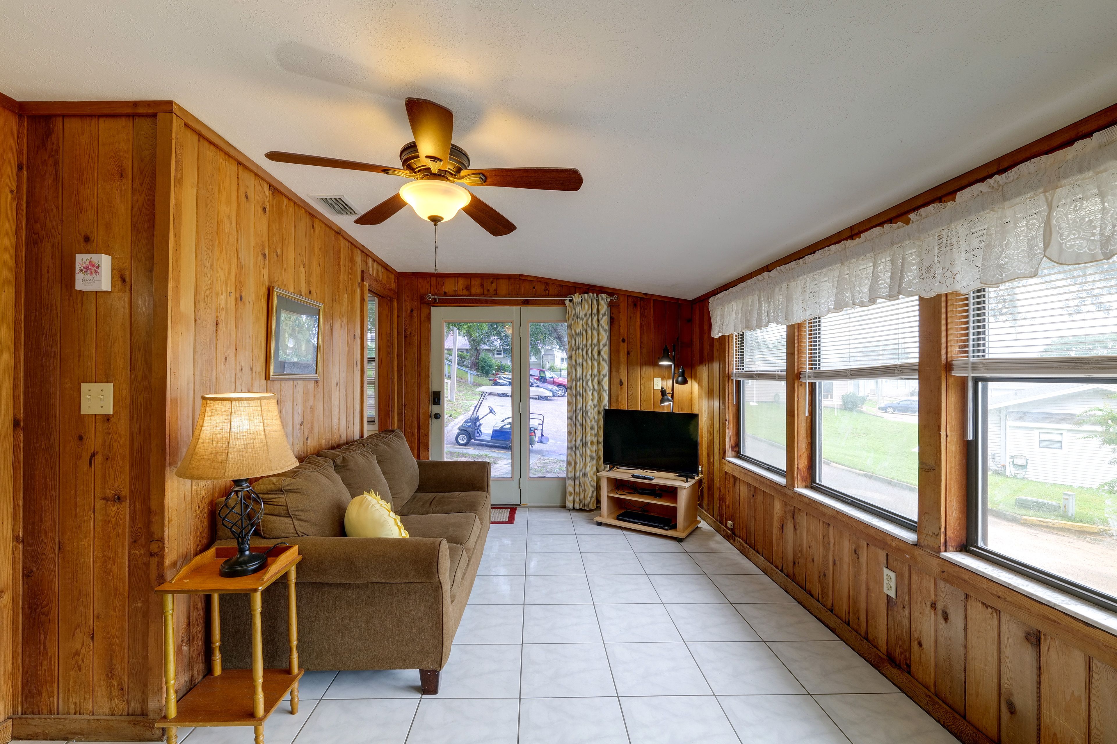Living Room | Smart TV