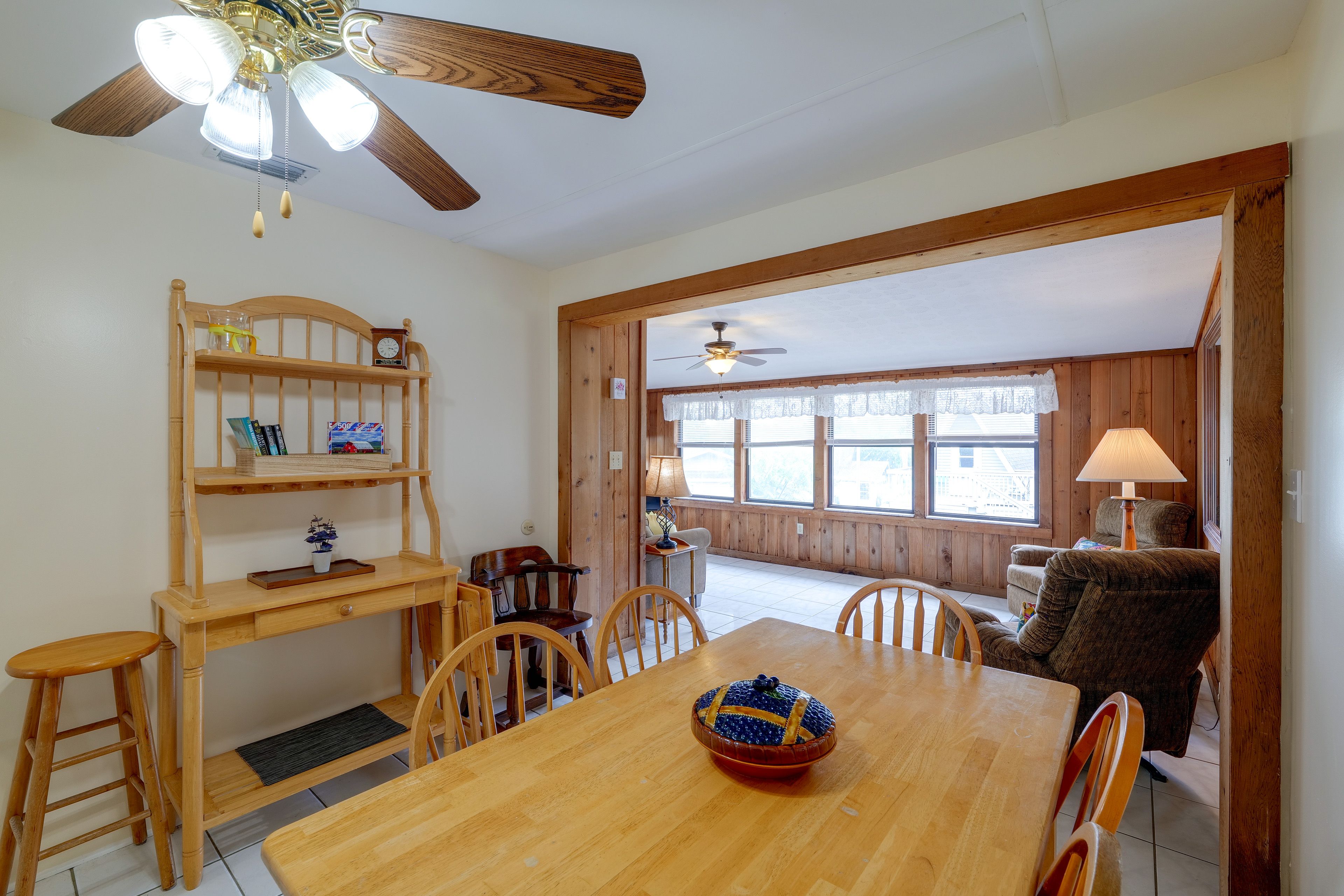 Dining Area | Dishware/Flatware Provided