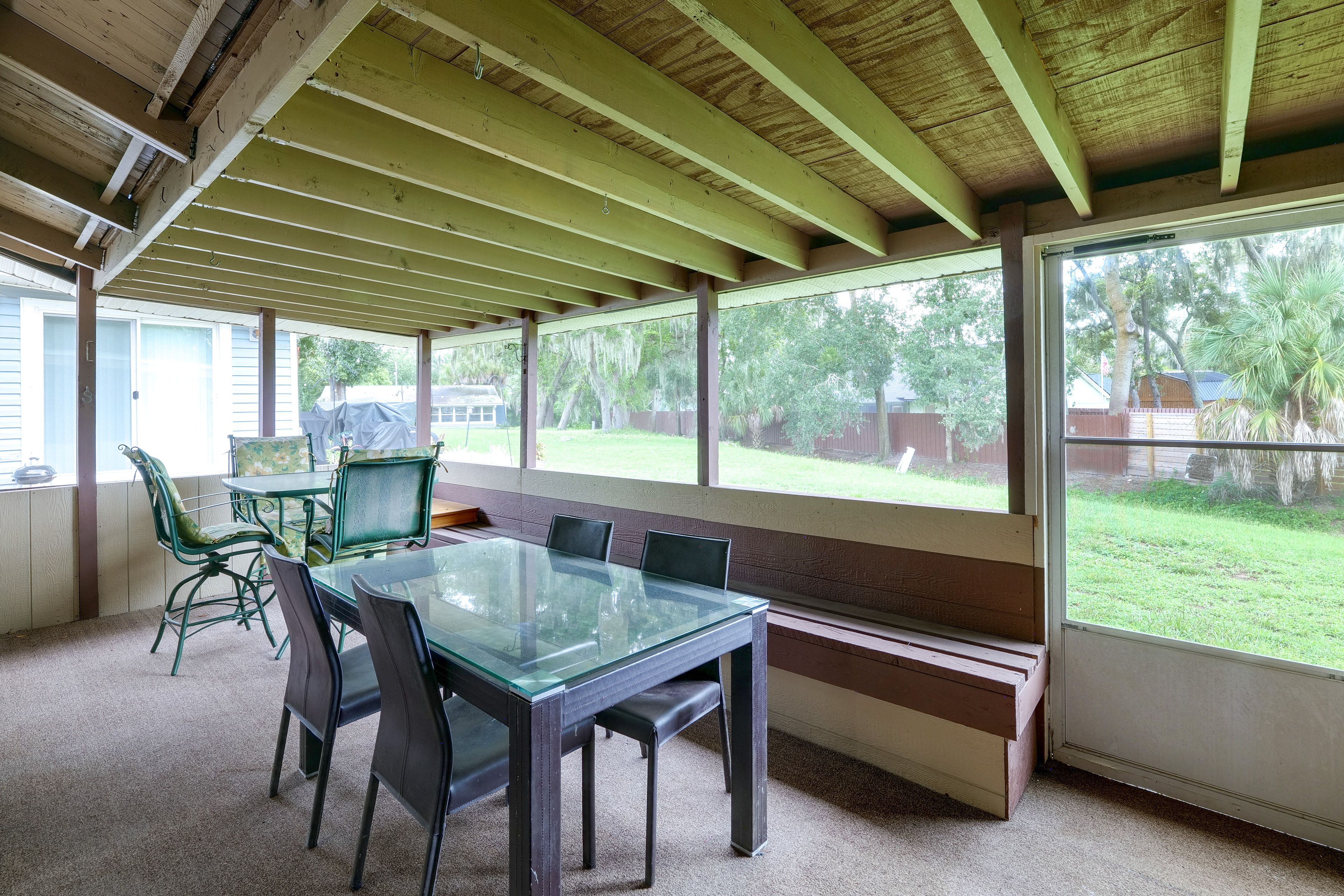 Screened Porch | Outdoor Dining