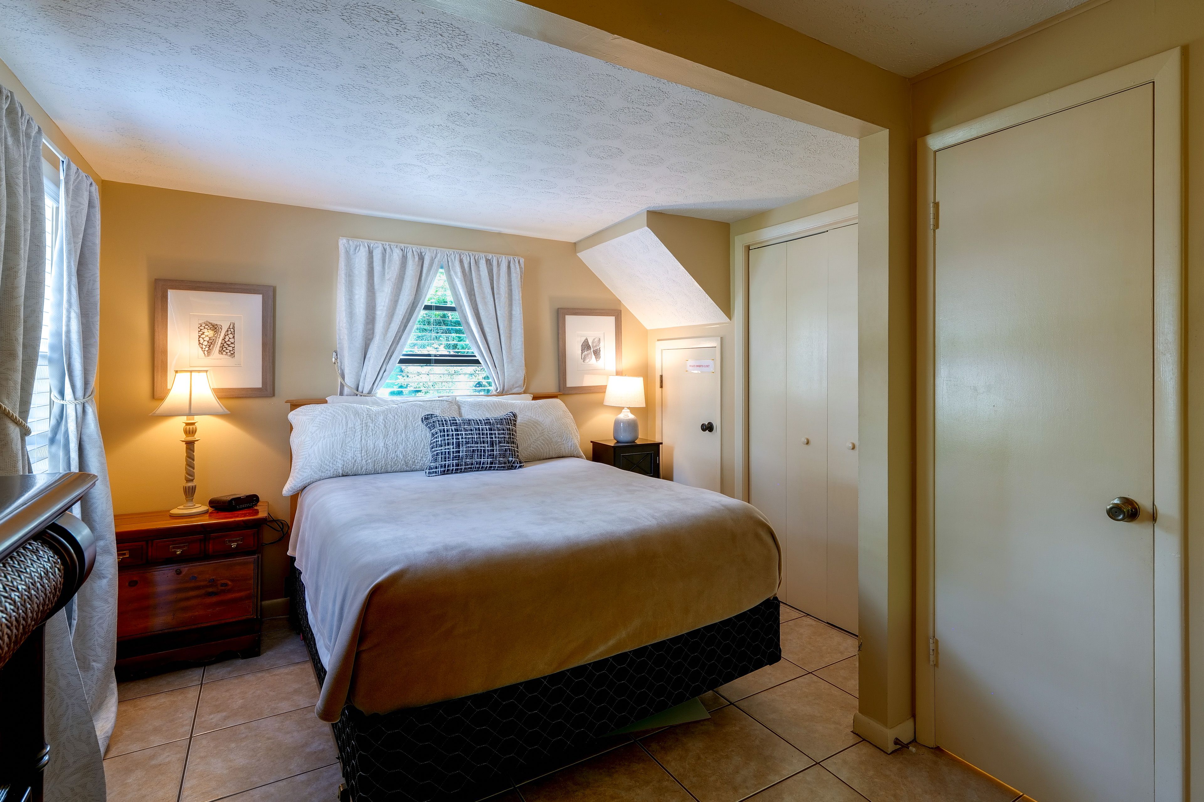 Bedroom | Queen Bed | Washer/Dryer Combo | 1st Floor