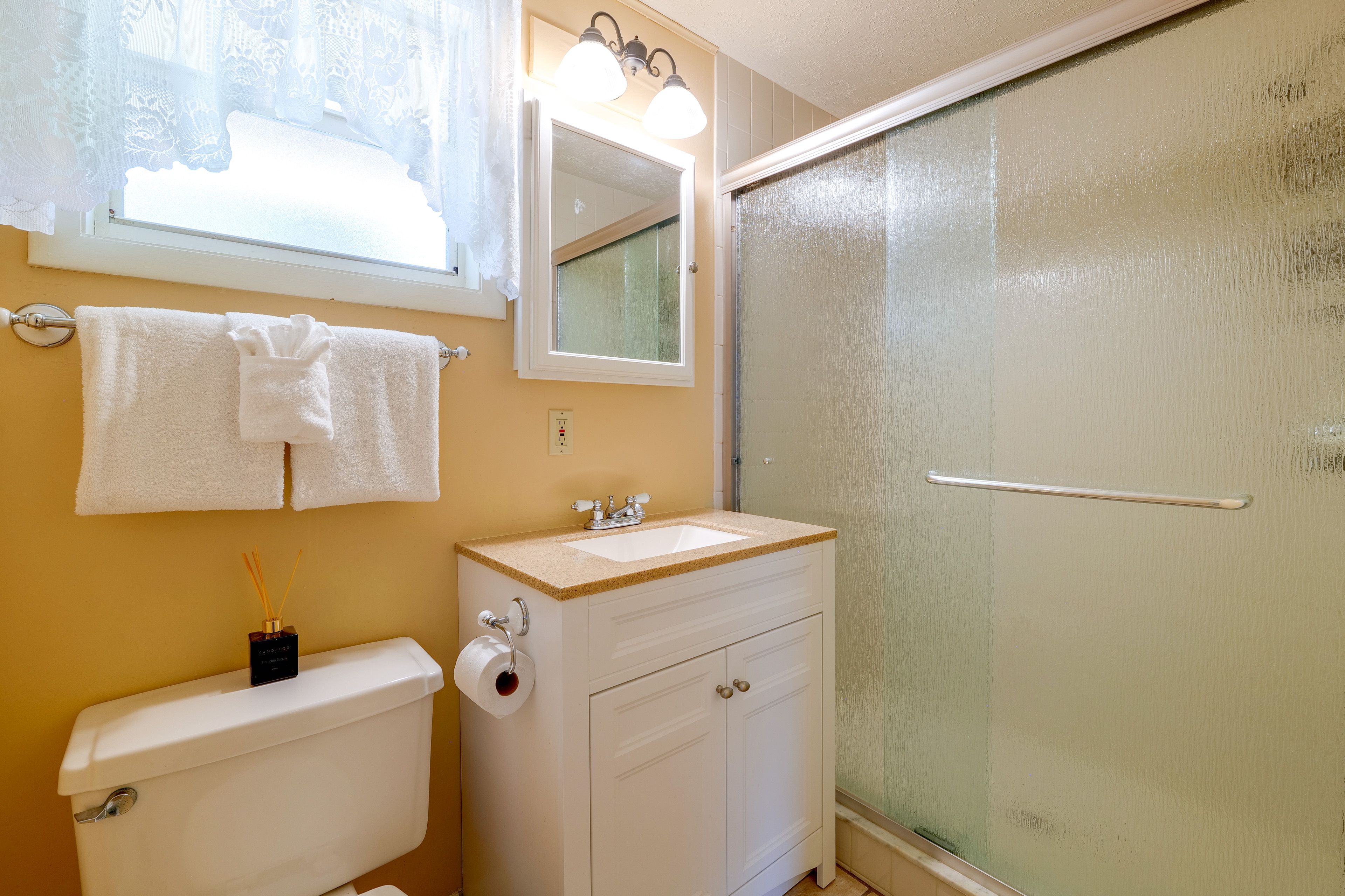 Full Bathroom | 1st Floor