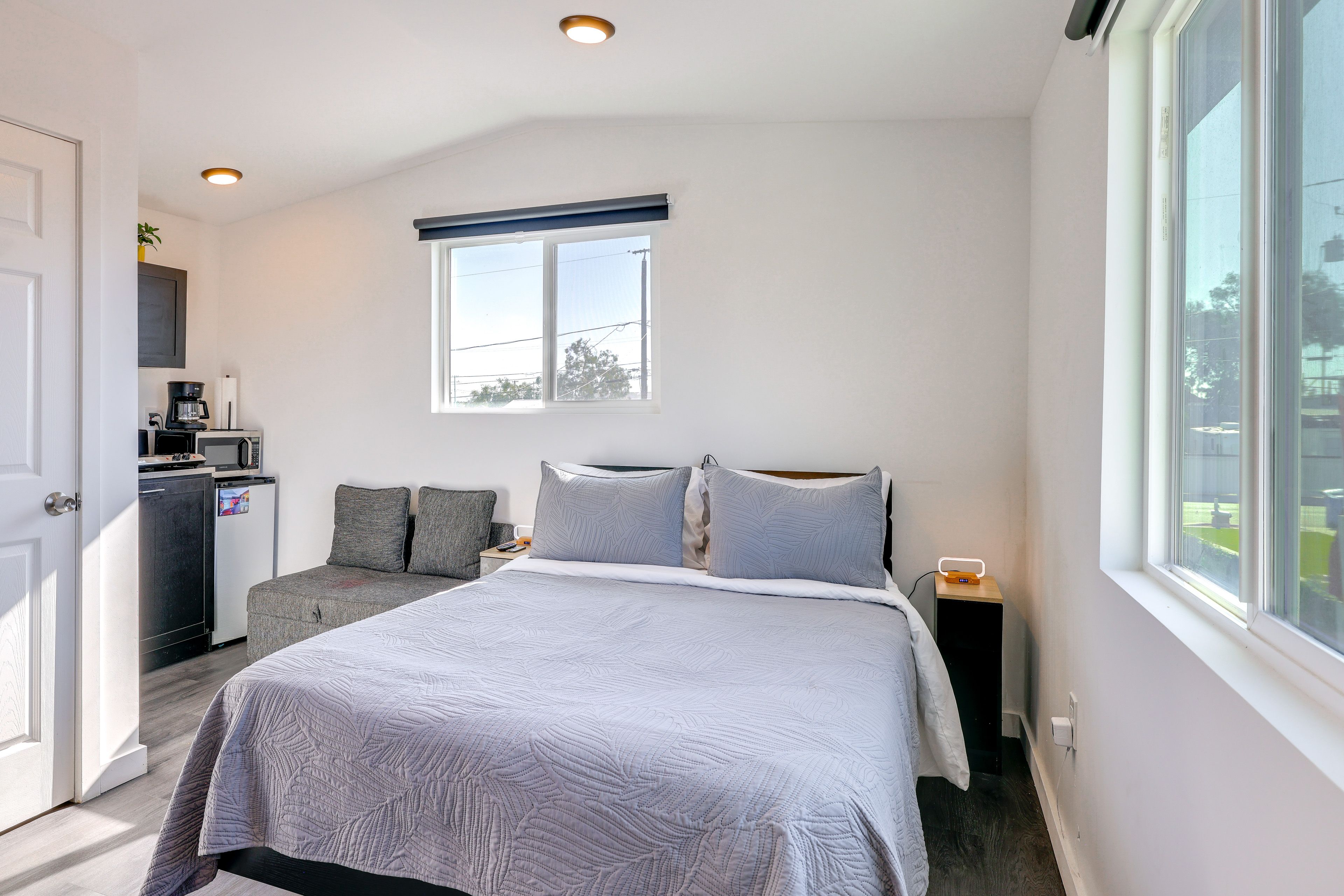 Studio | Full Bed