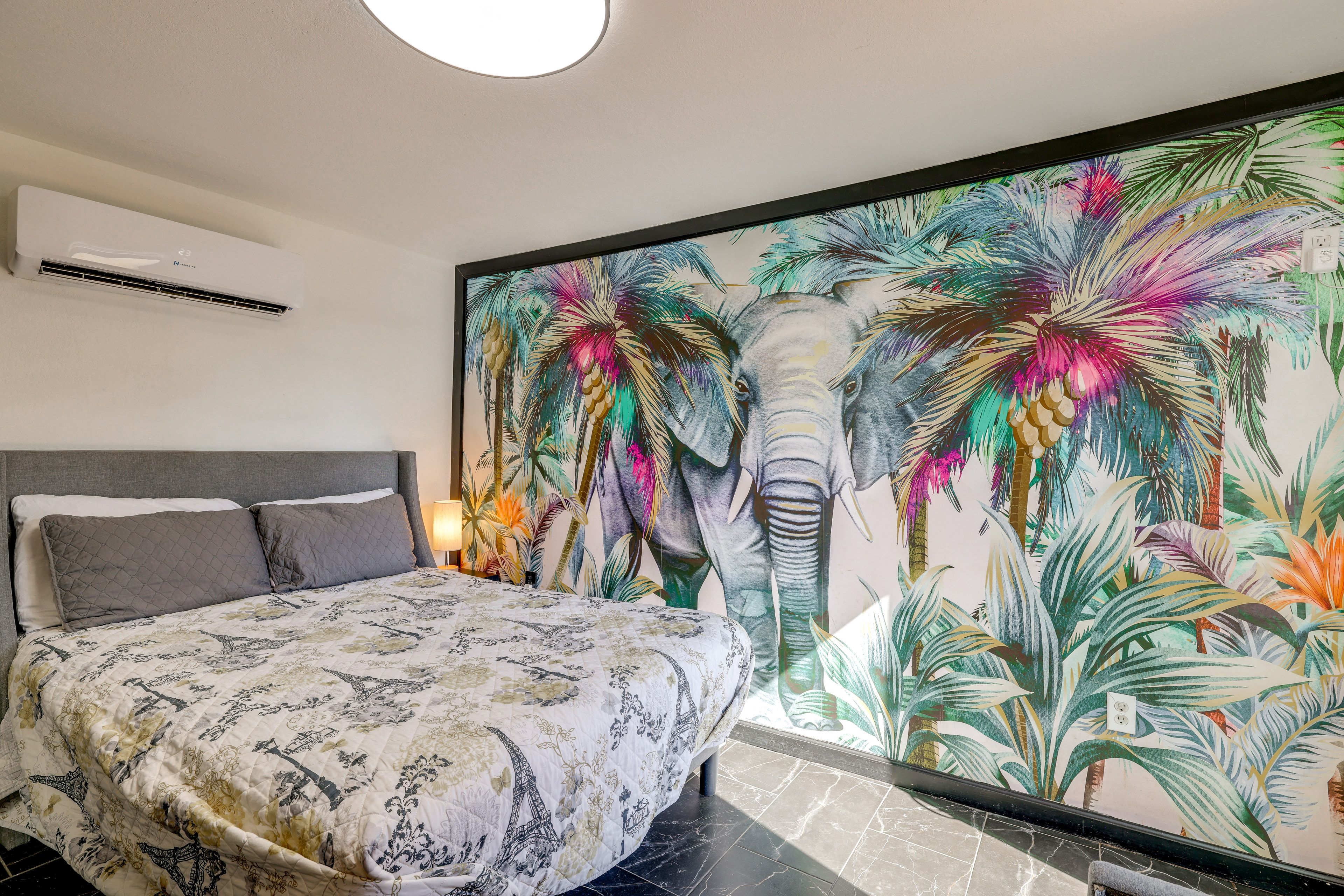 Studio | Full Bed