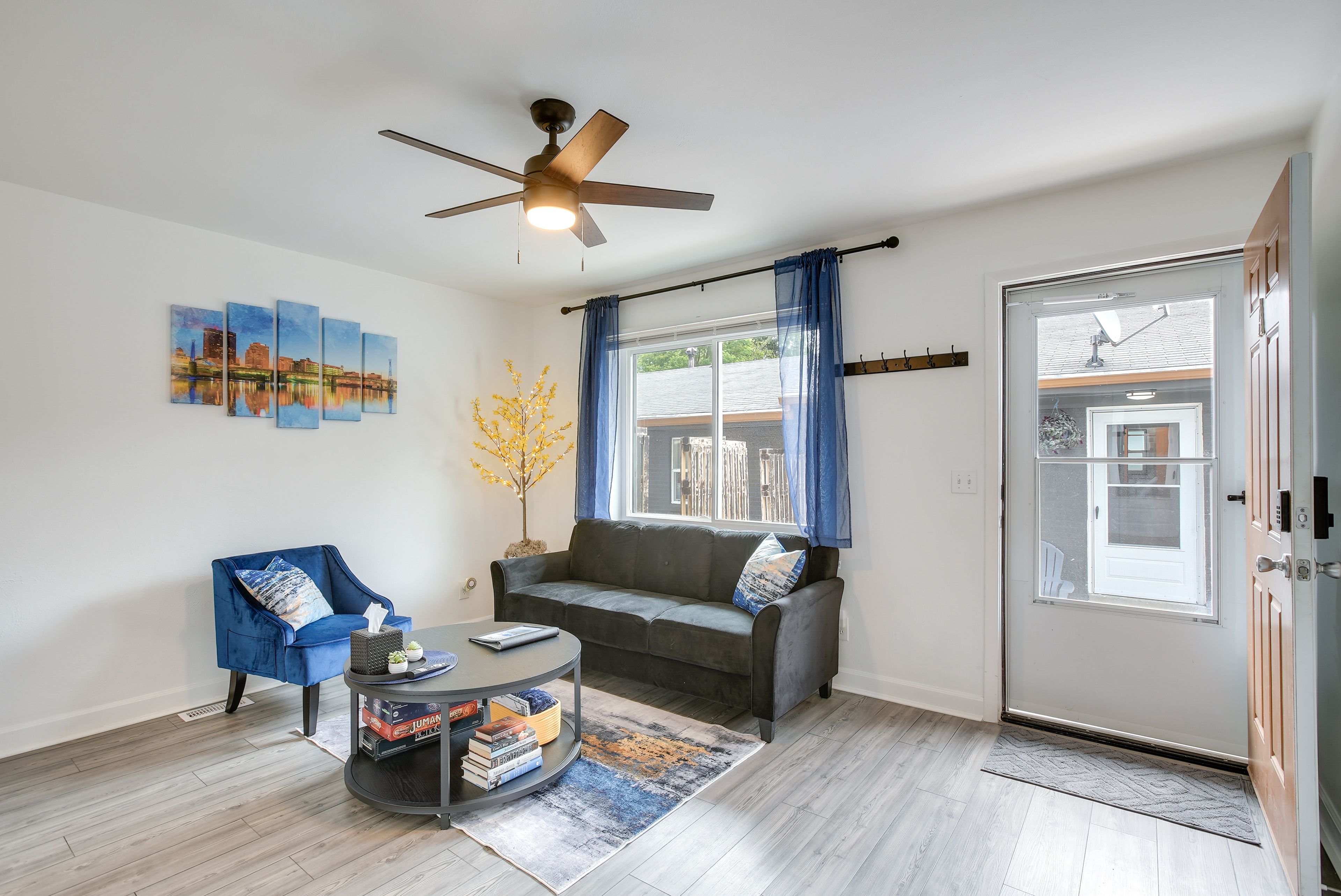 Gem City Getaway | Living Room | Free WiFi | Central Heat & A/C | Smart TV