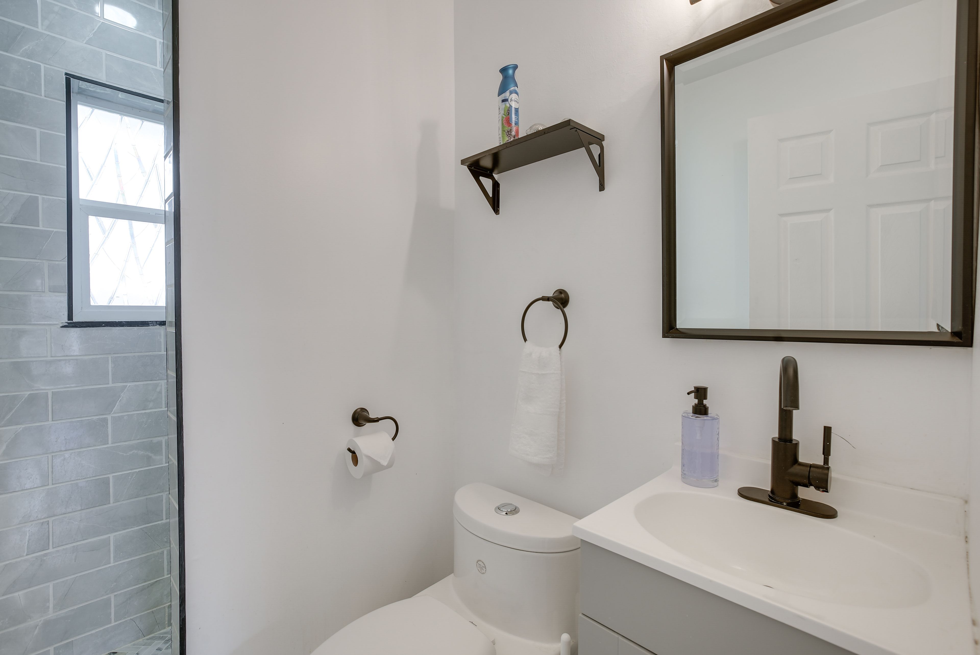 Full Bathroom
