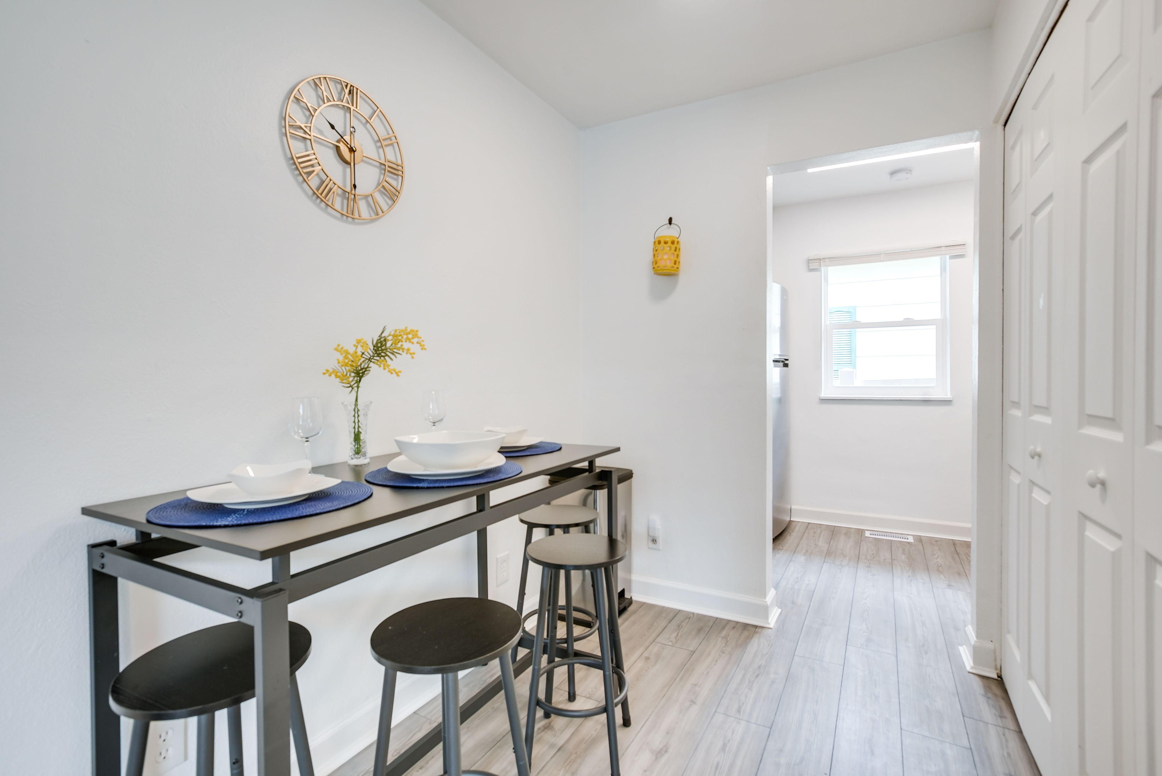 Dining Table | Dishware & Flatware