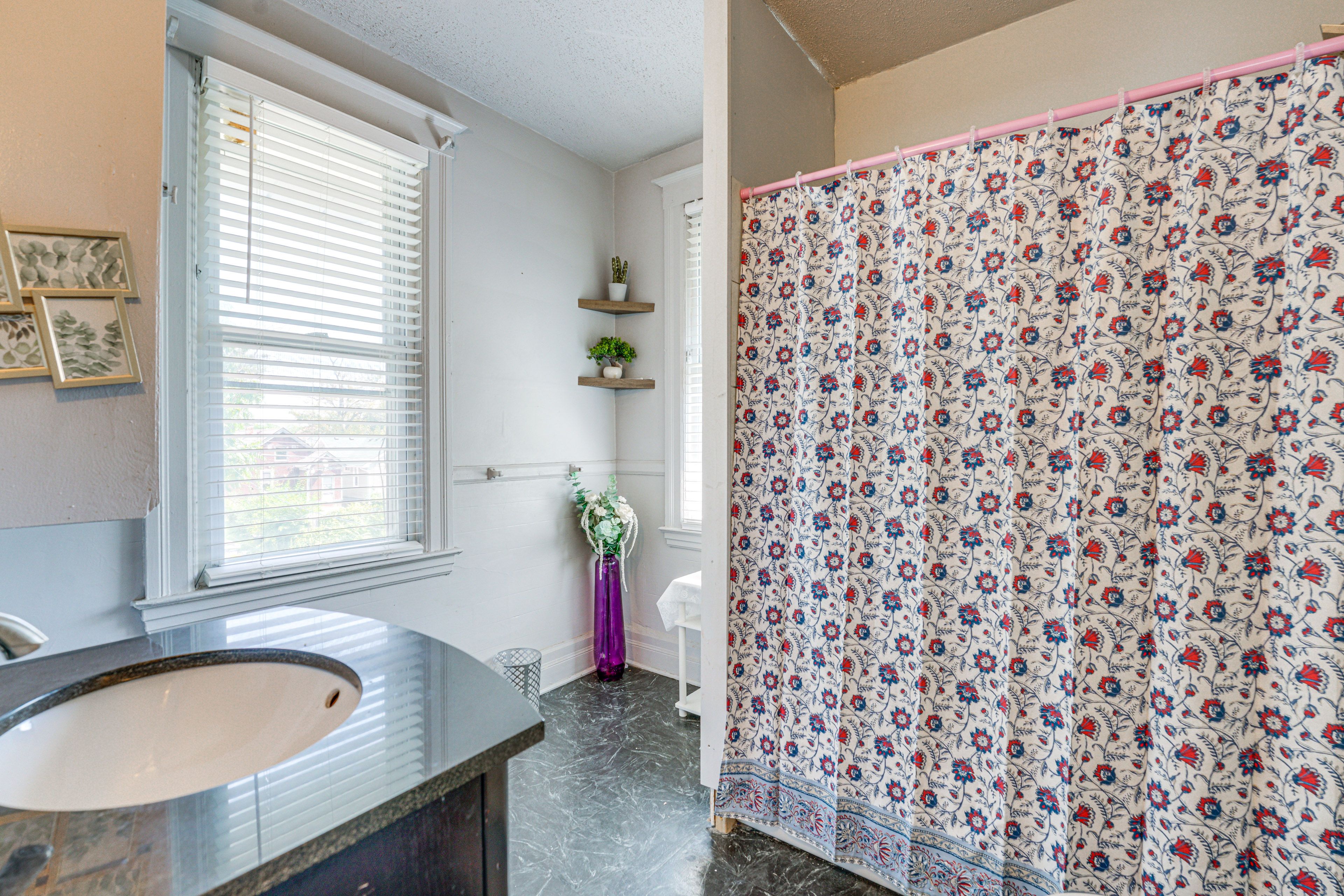 Full Bathroom | 2nd Floor