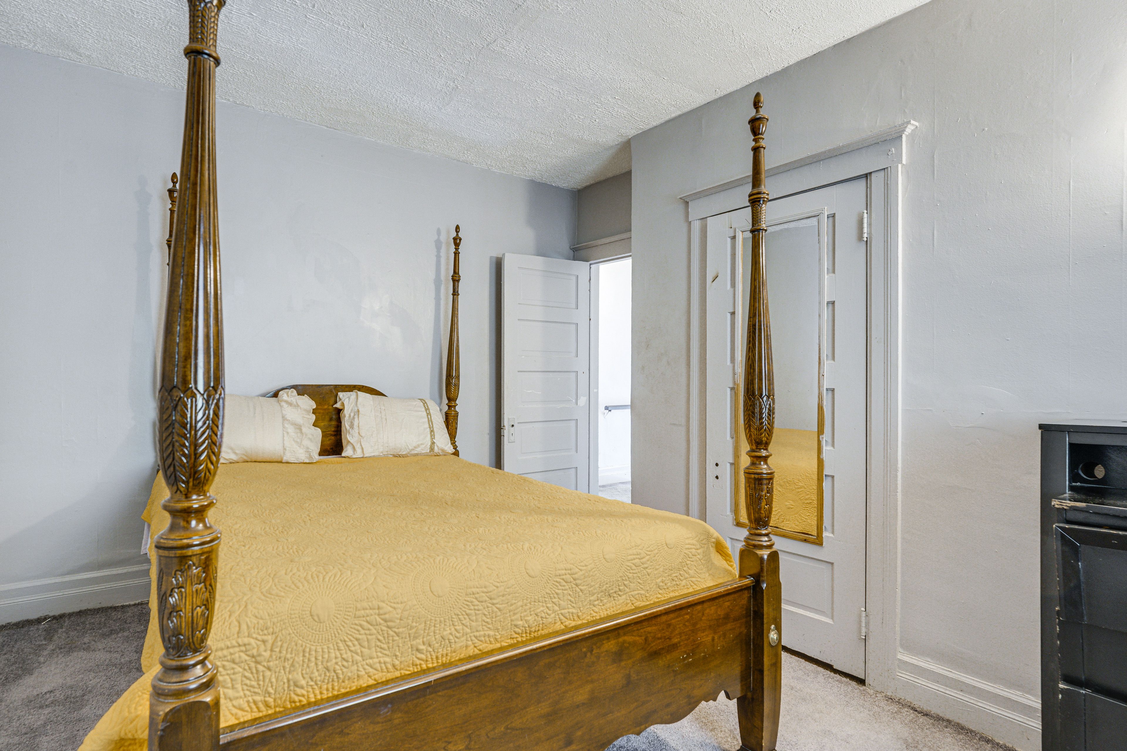 Bedroom 2 | 2nd Floor | Queen Bed