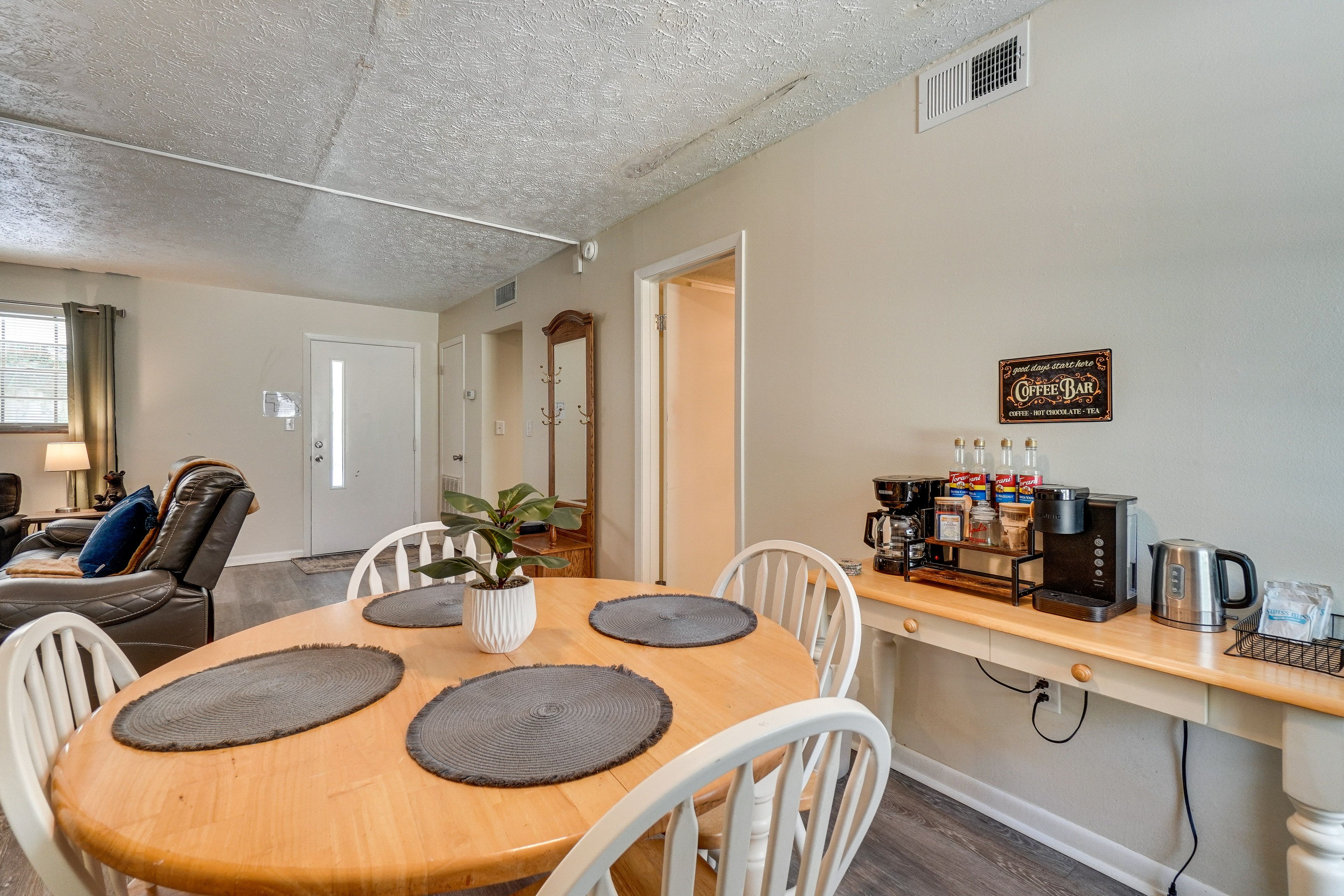 Dining | Coffee Bar
