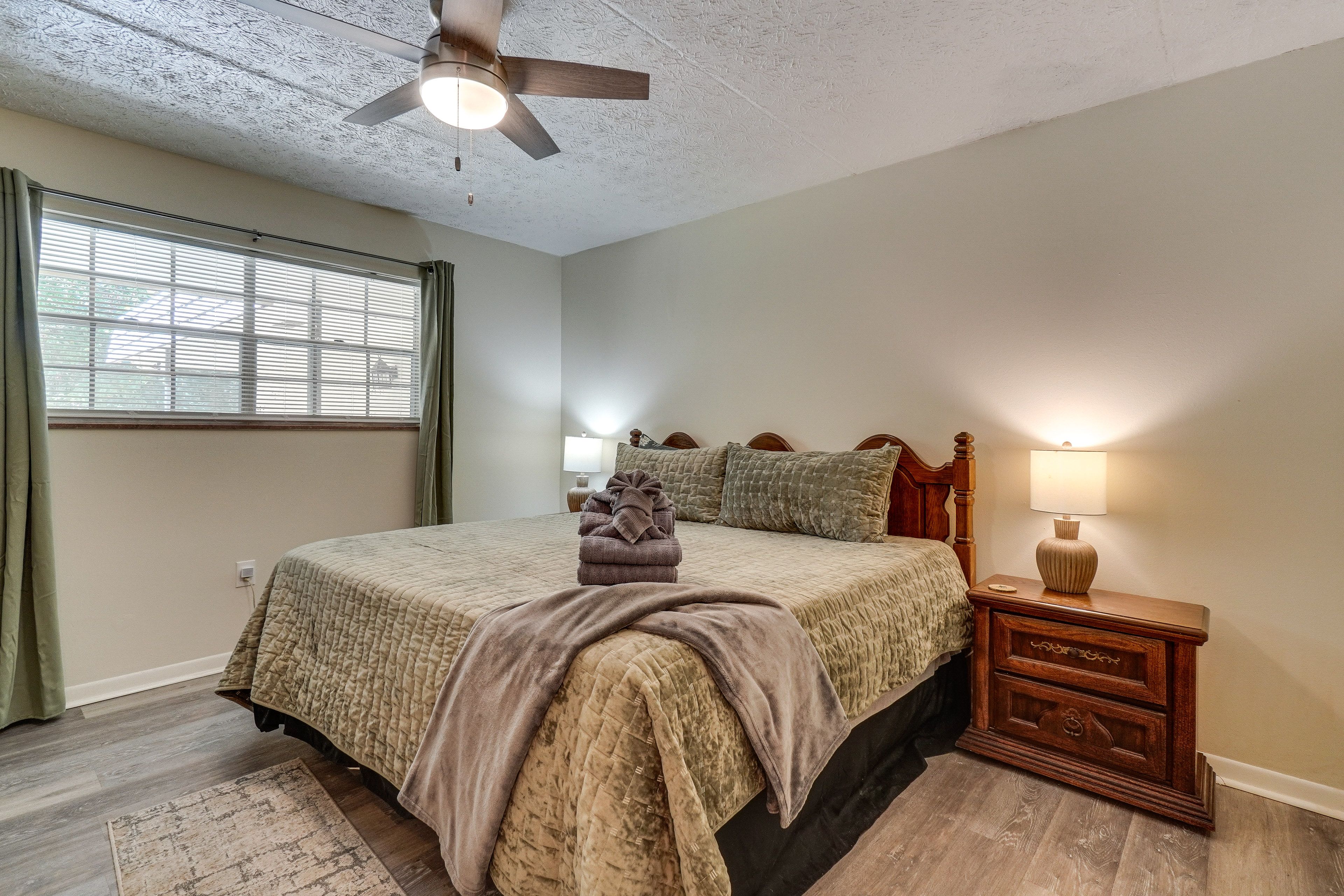 Bedroom | King Bed