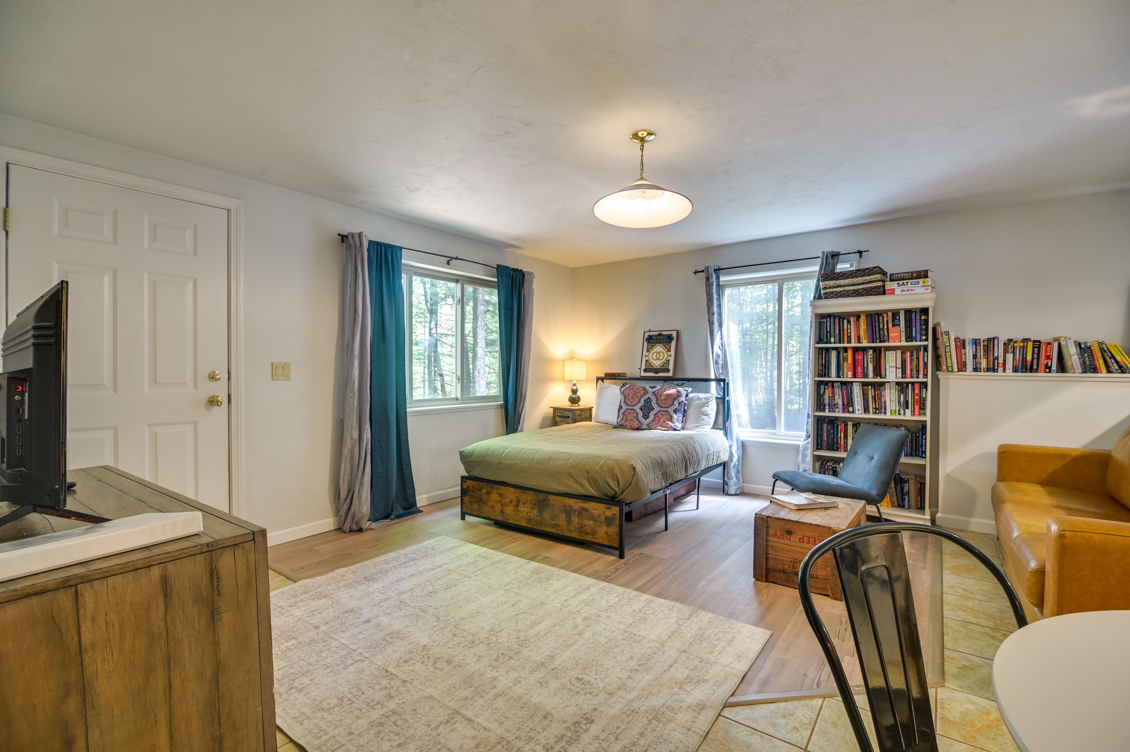 Bedroom | Queen Bed | TV | Books