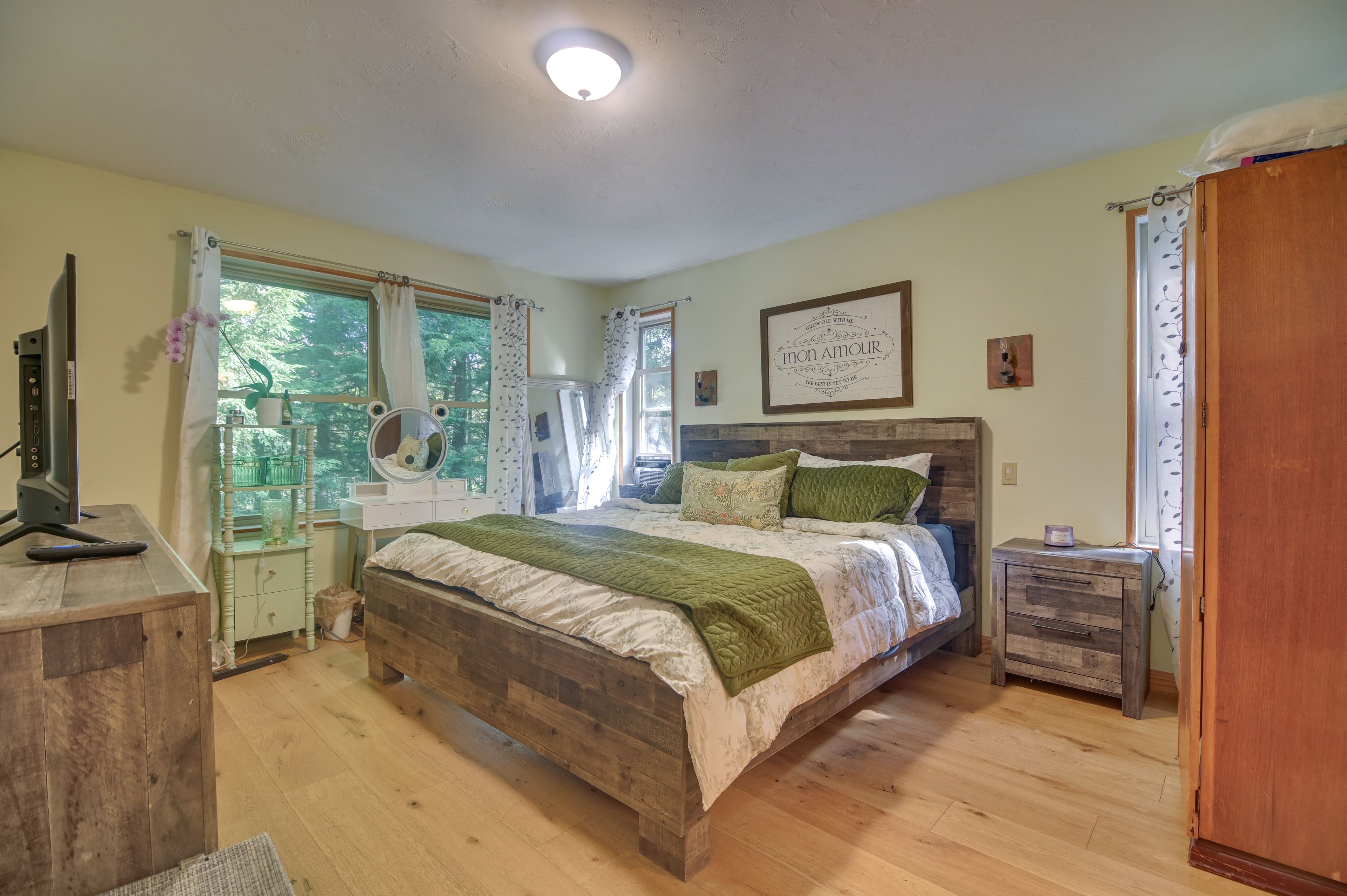 Bedroom 1 | King Bed