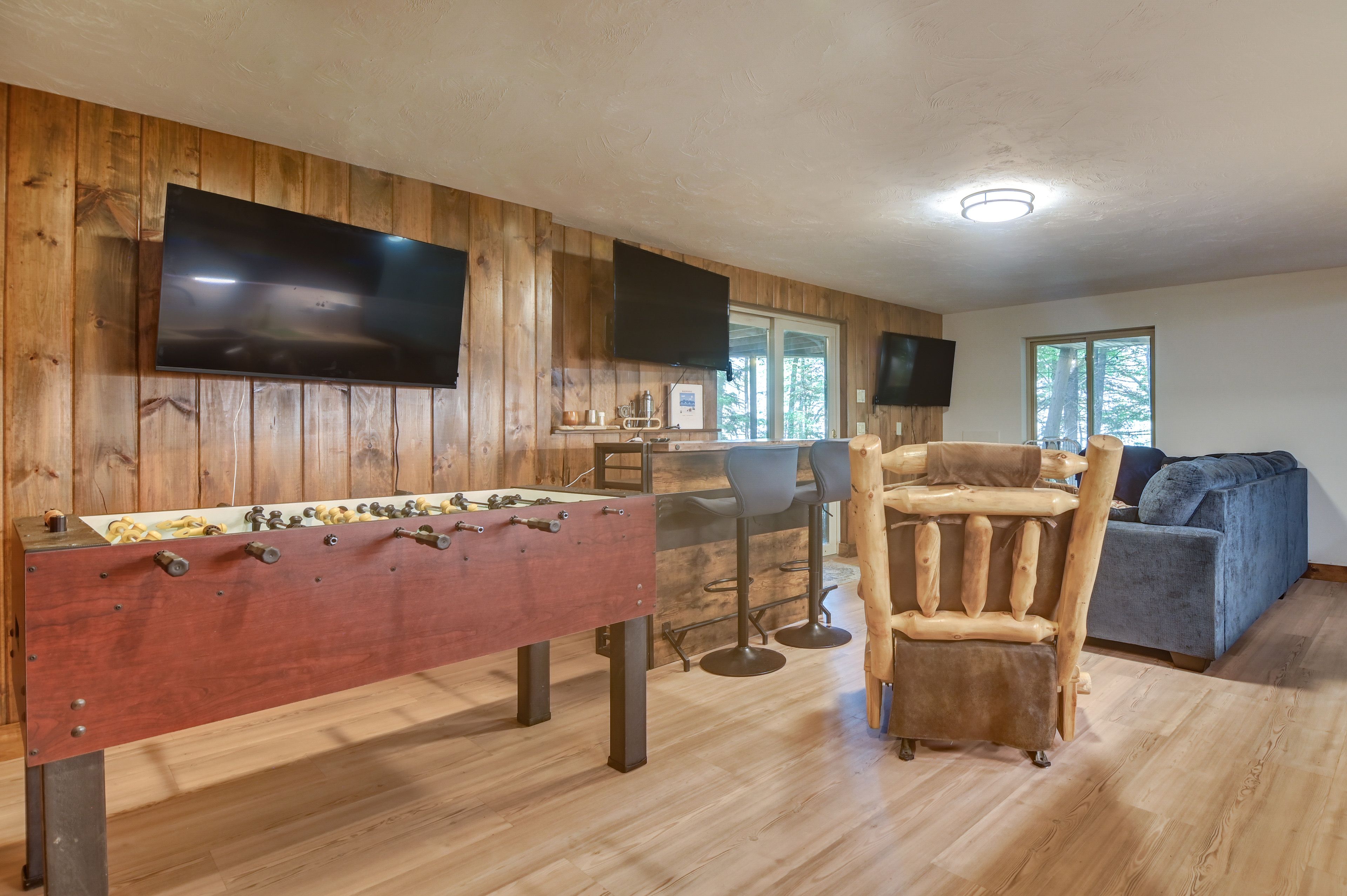 Game Room | Wet Bar | Foosball Table | Dartboard
