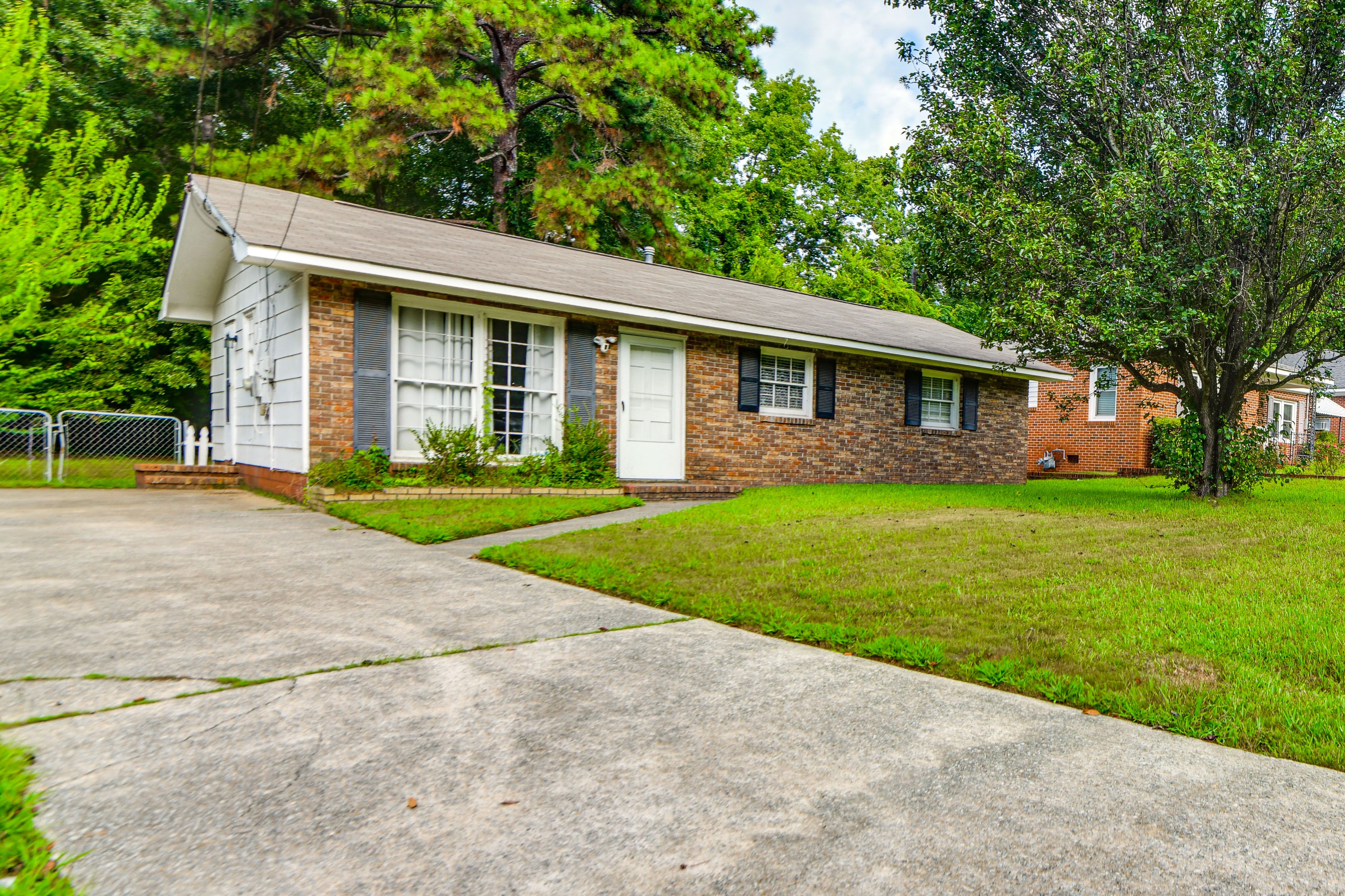 House Exterior | Driveway (2 Vehicles)