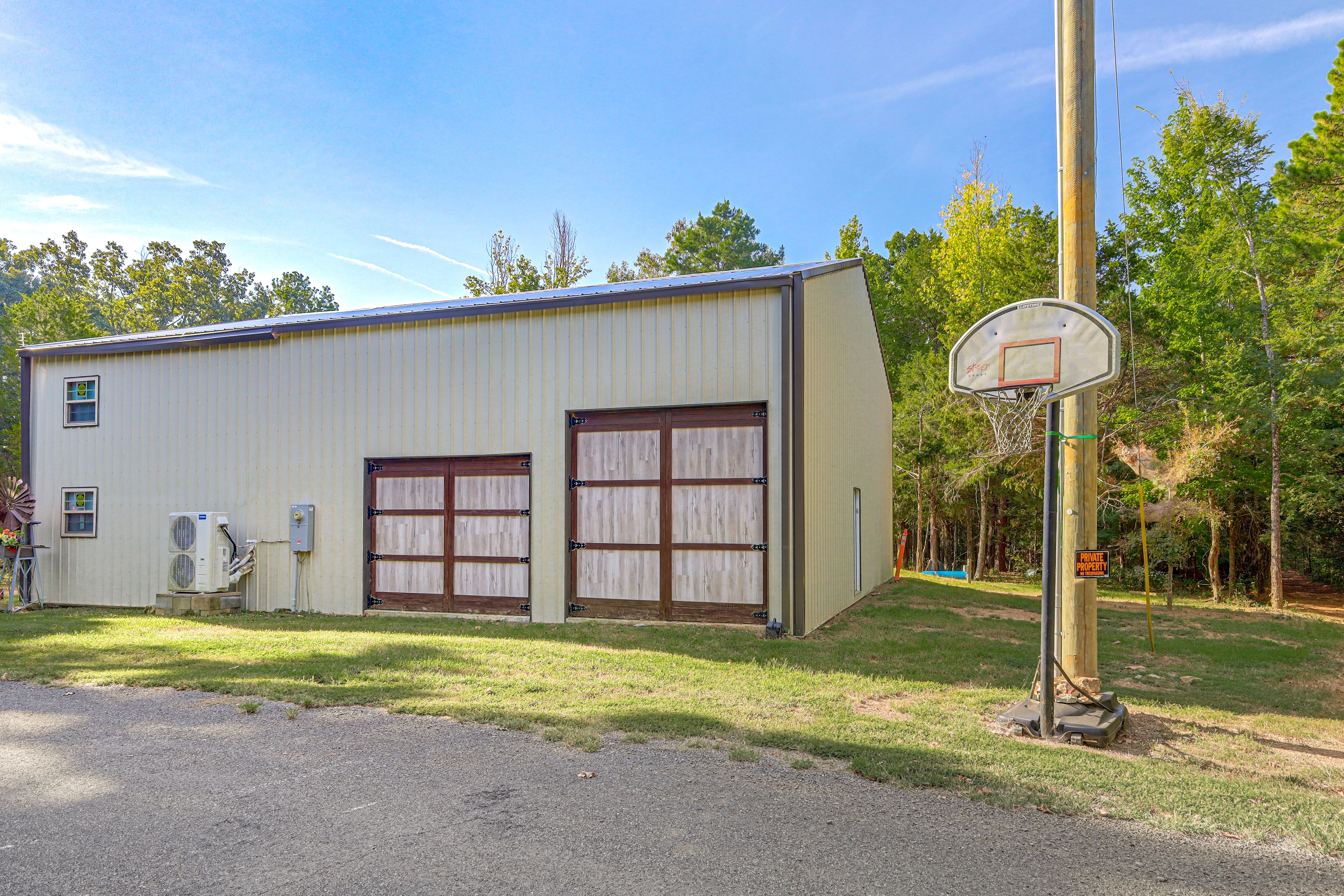 Driveway Parking (8 Vehicles) | No Garage Access