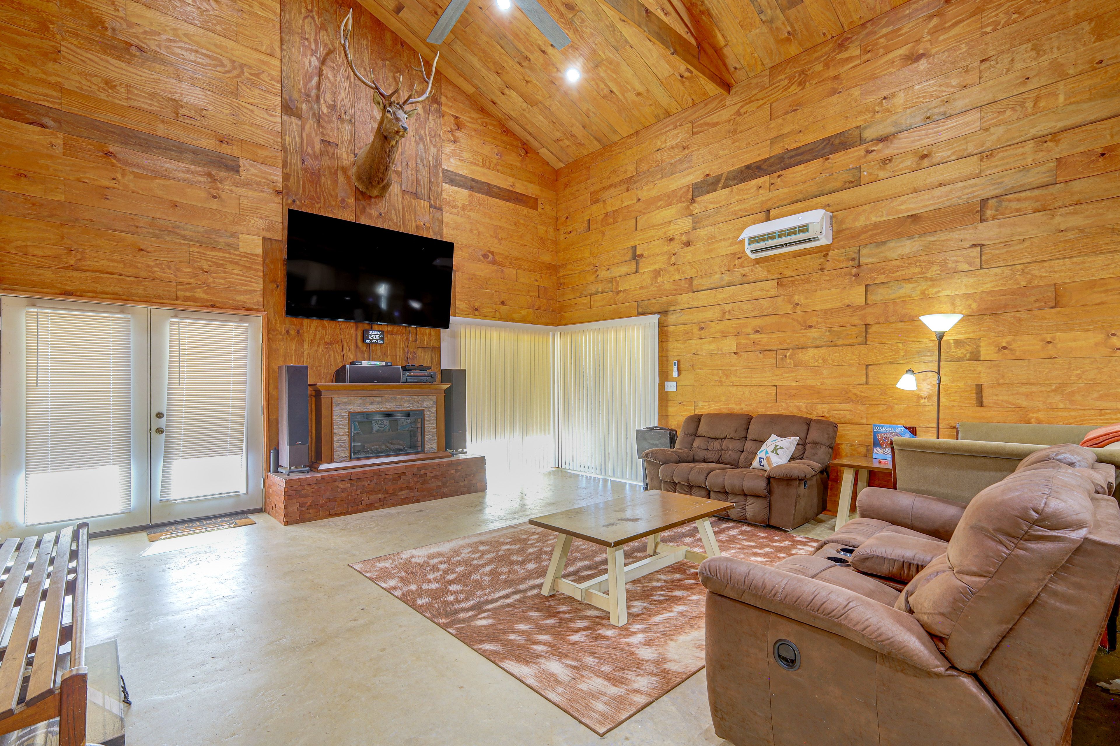 Greers Ferry Vacation Rental | 4BR | 3BA | 3,100 Sq Ft | Step-Free Entry