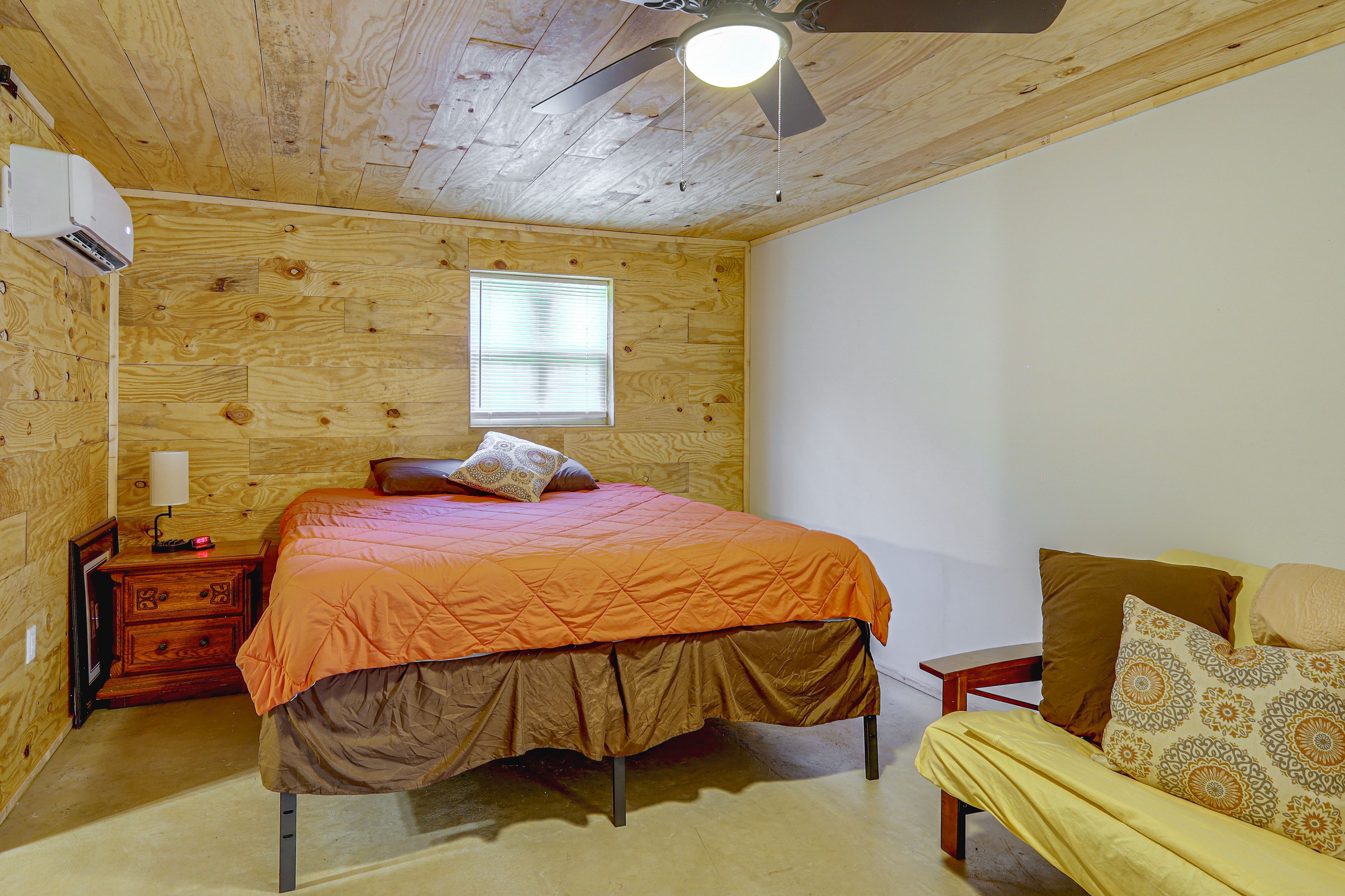 Bedroom 1 | King Bed | Full Futon | 1st Floor