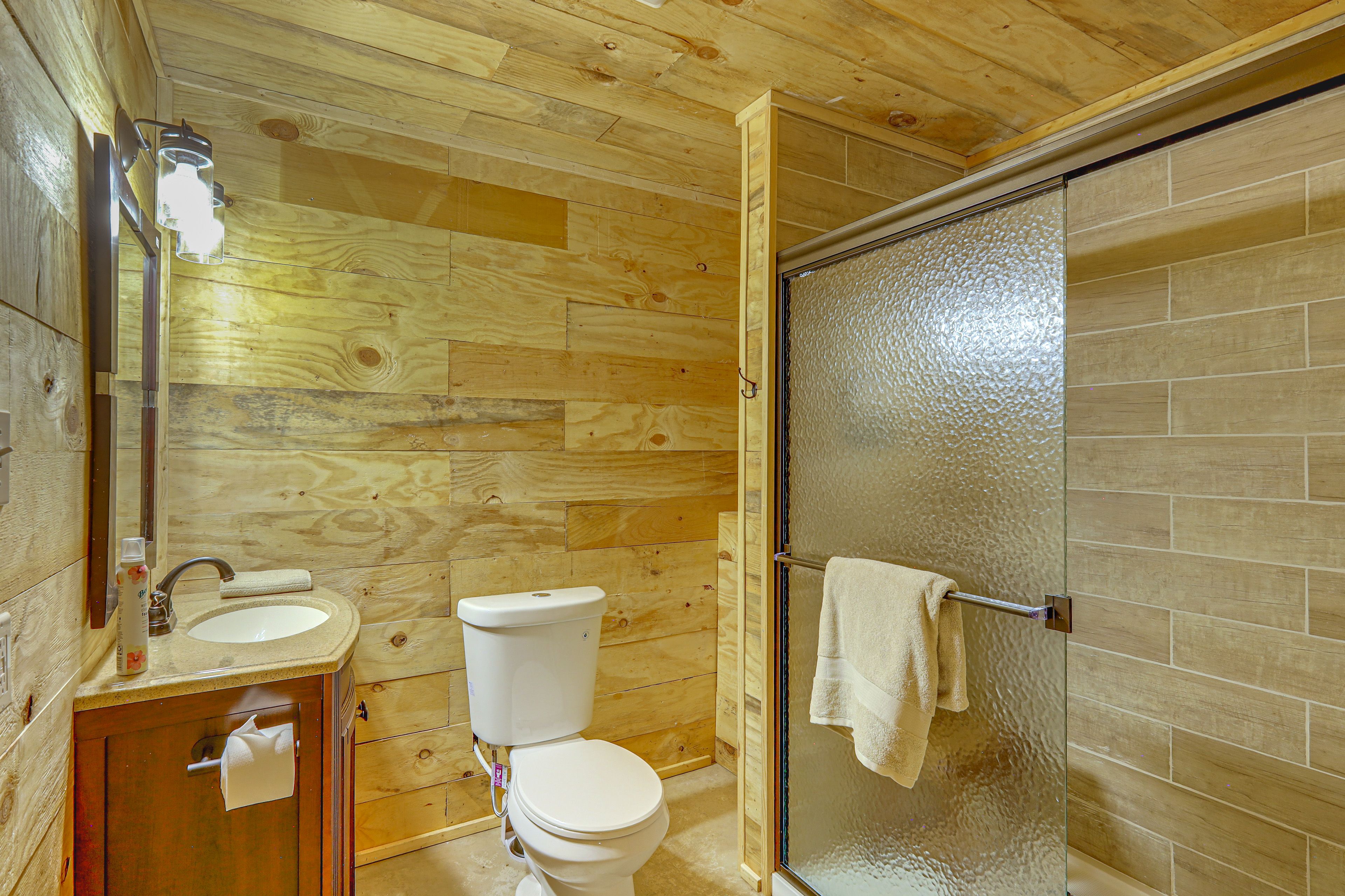 En-Suite Bathroom | 1st Floor