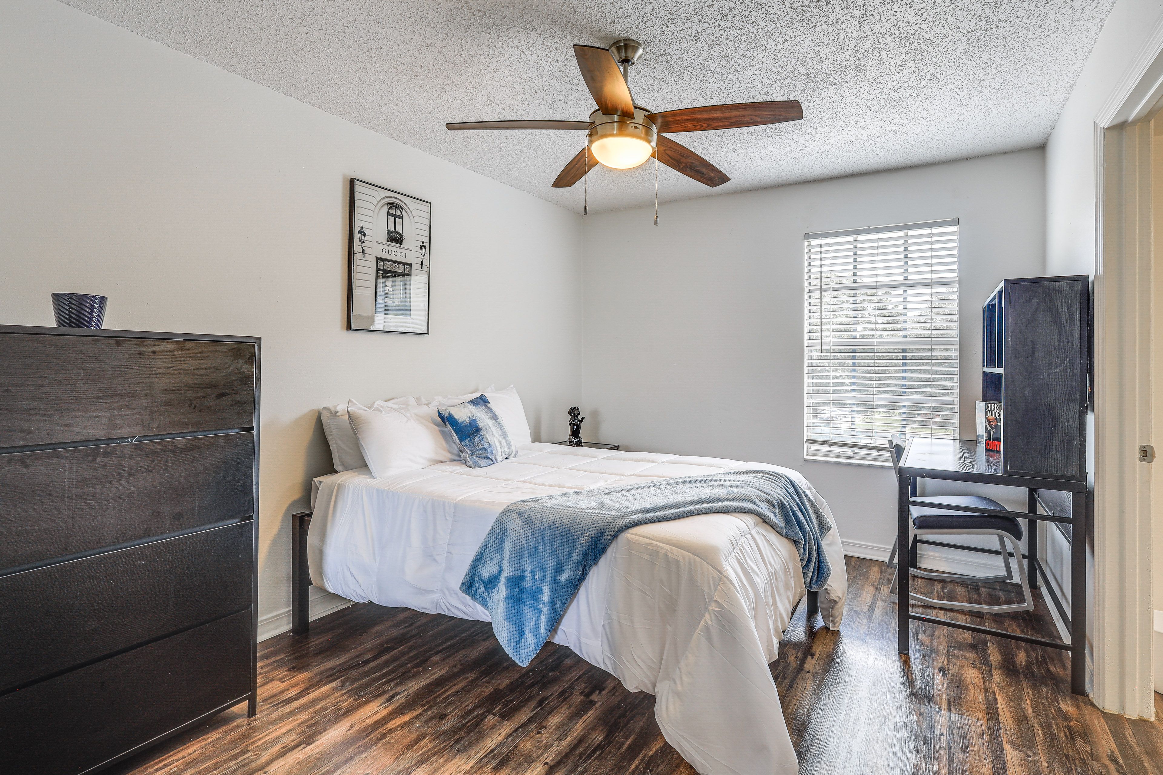 Bedroom | Full Bed