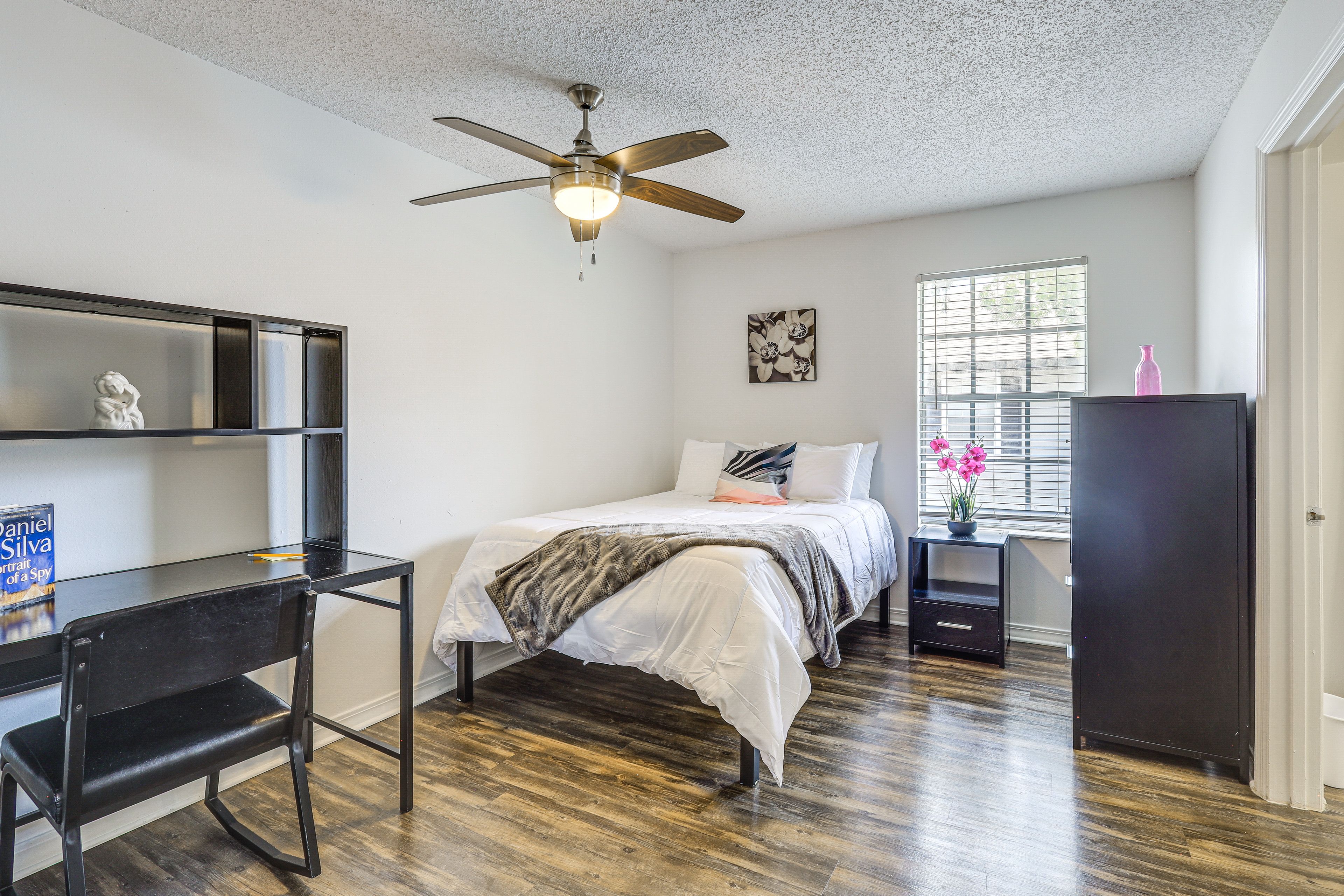 Bedroom | Full Bed