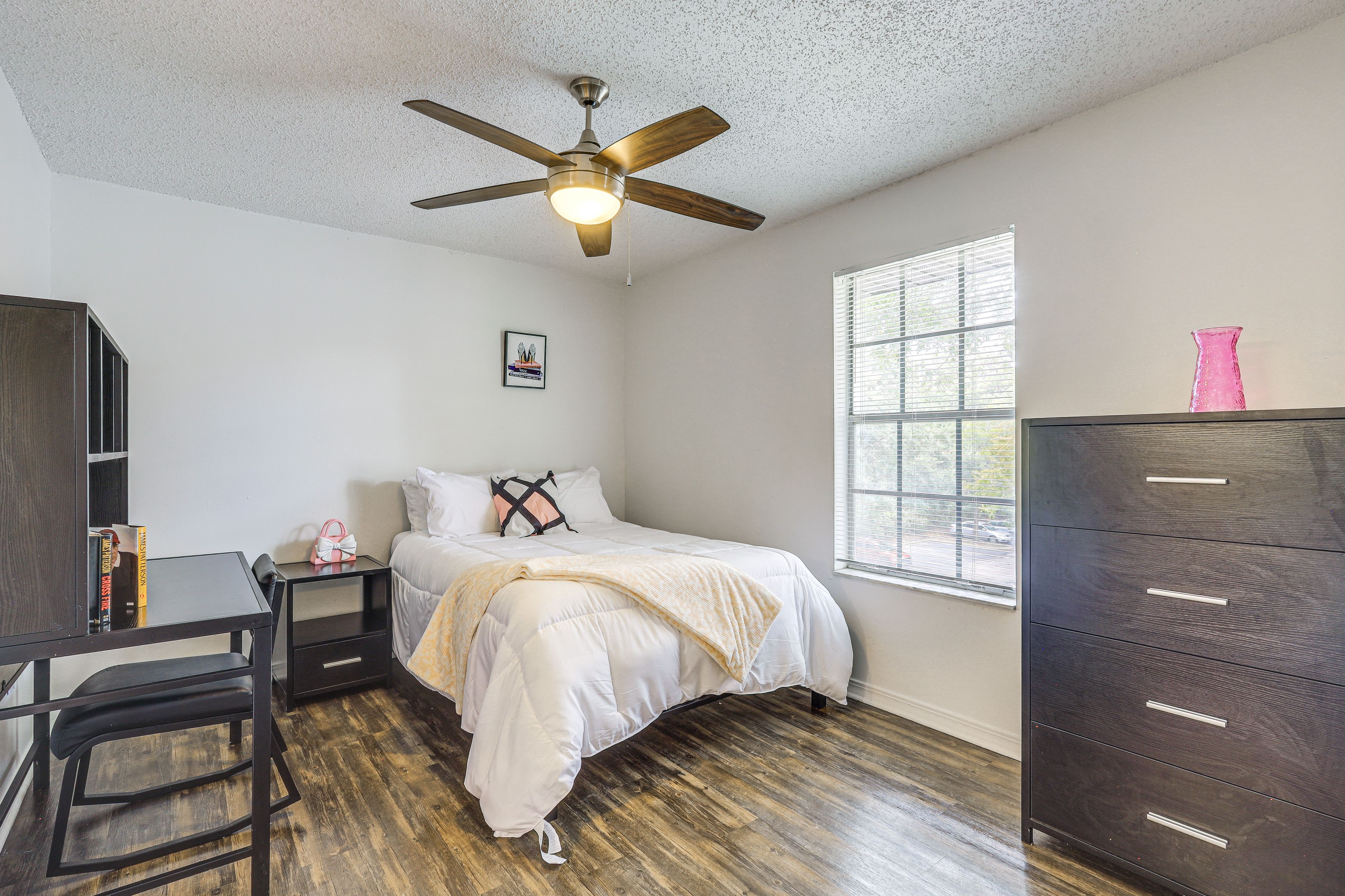 Bedroom | Full Bed