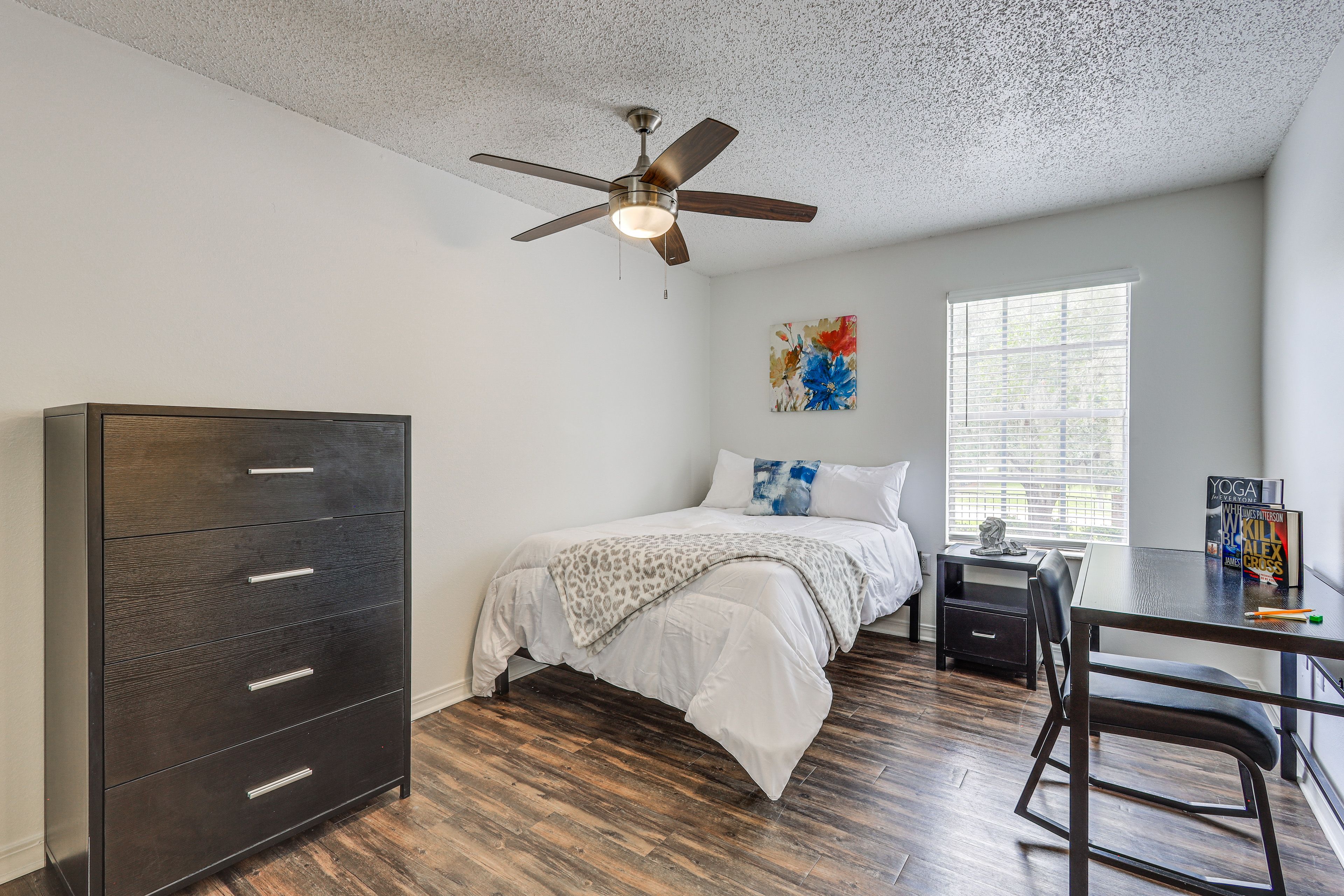 Bedroom | Full Bed