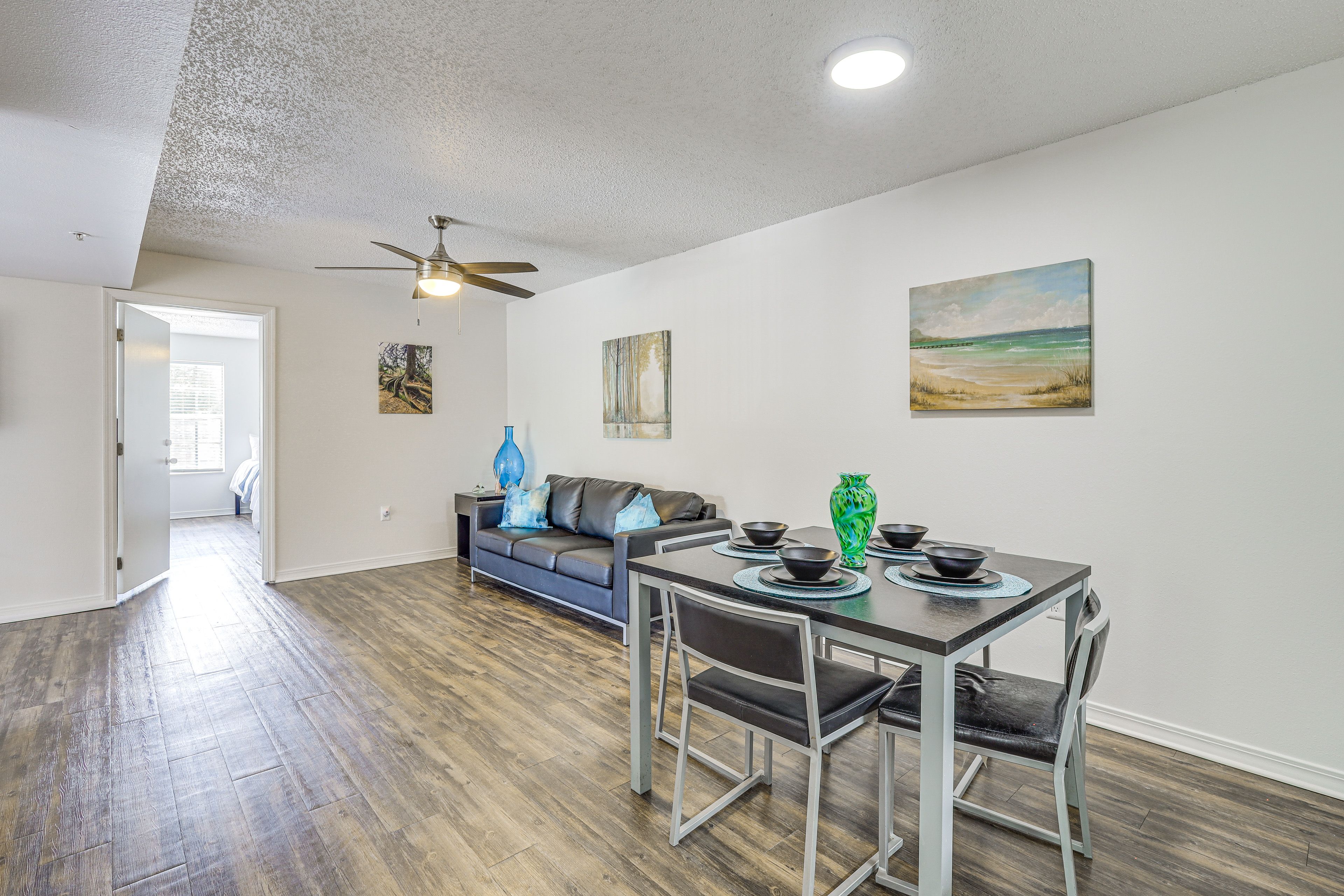 Dining Area | Dishware/Flatware Provided