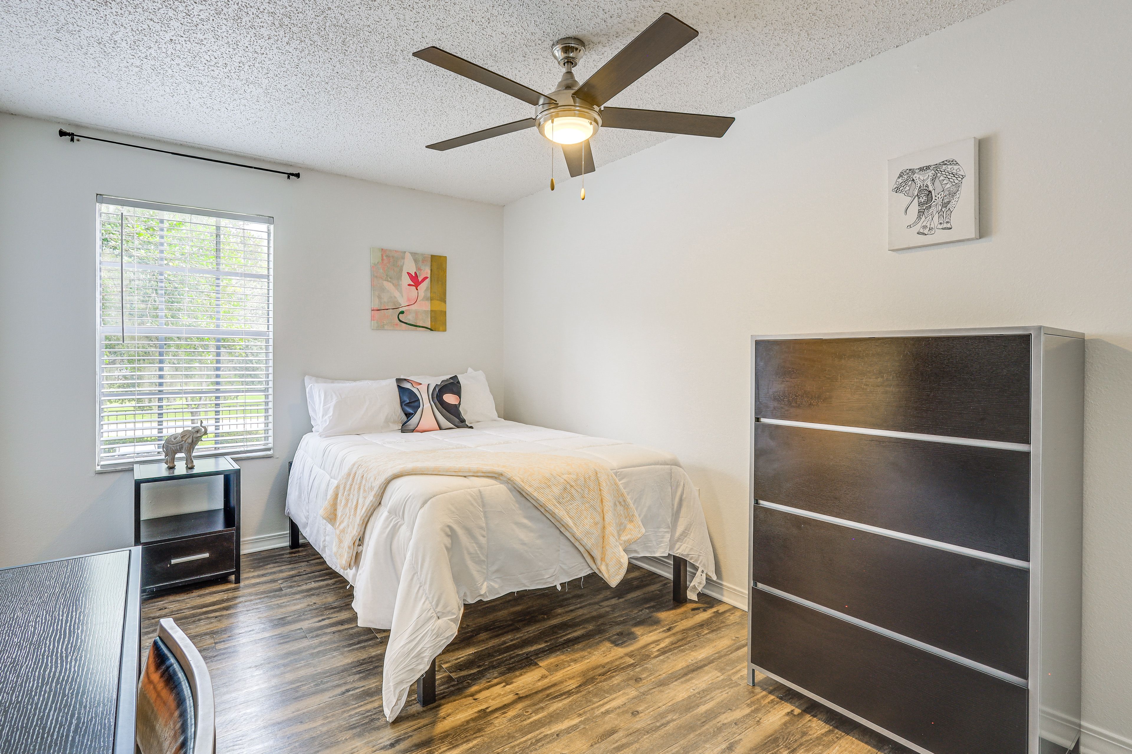 Bedroom | Full Bed