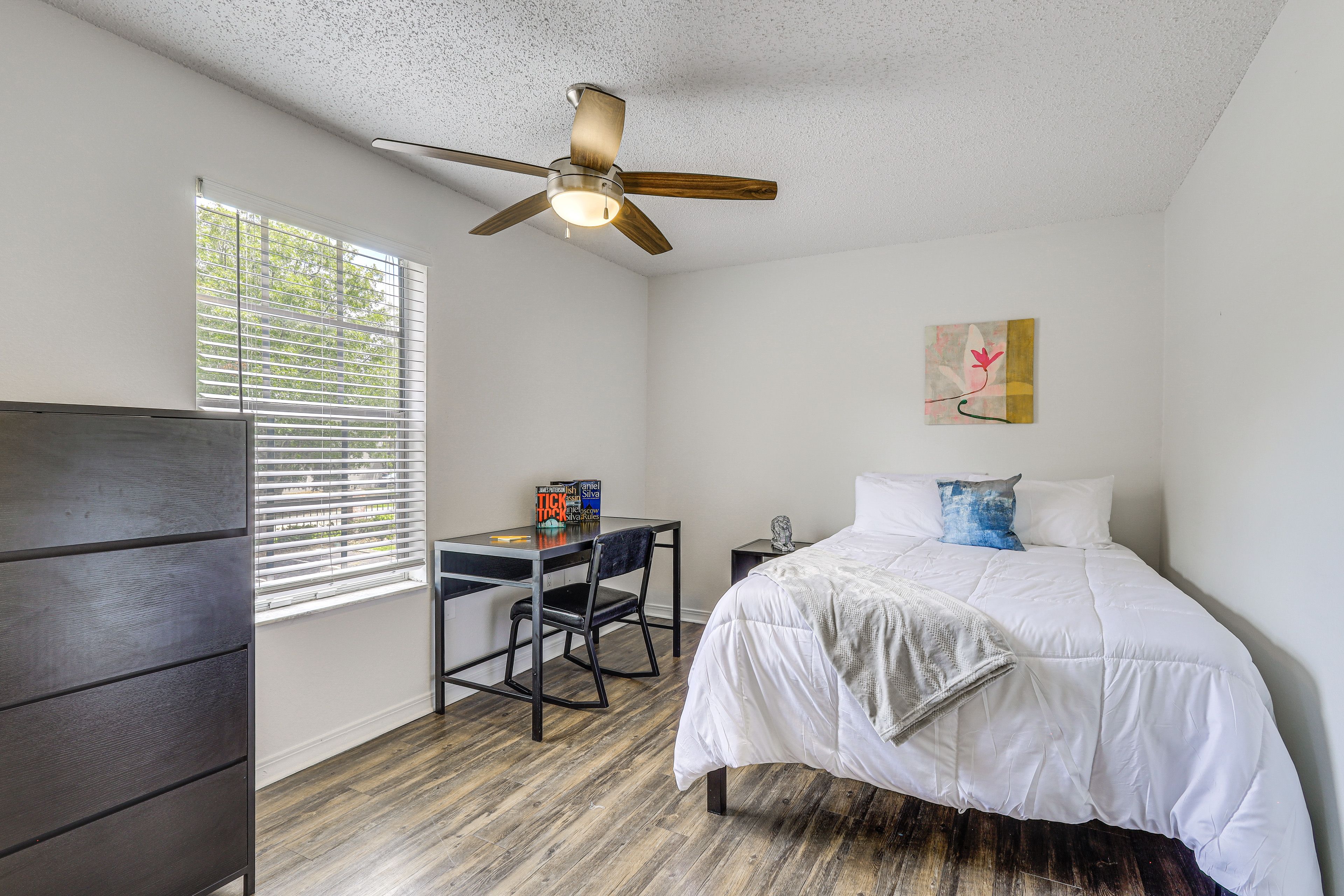 Bedroom | Full Bed