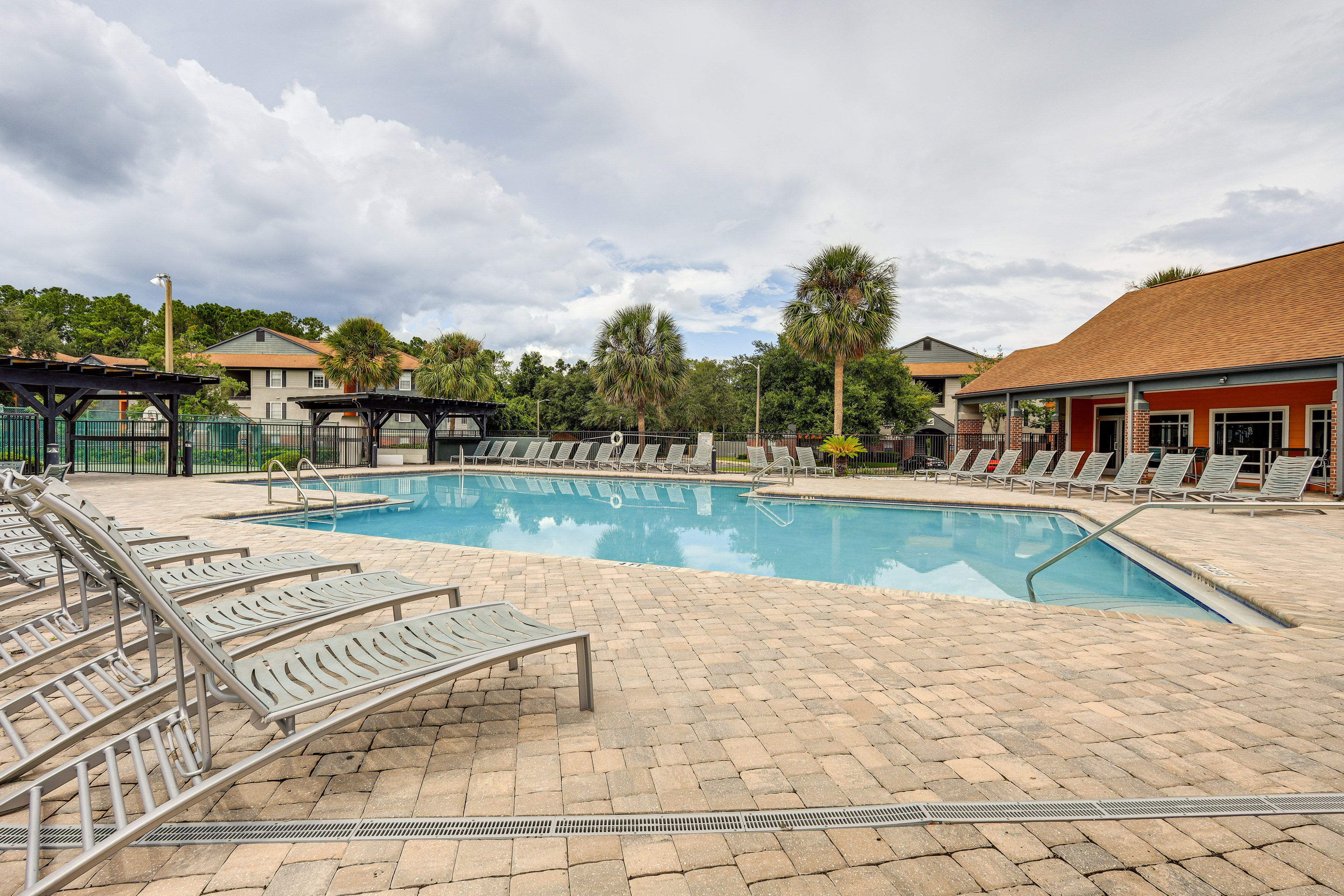 Lexington Crossing Community Amenities | Pool