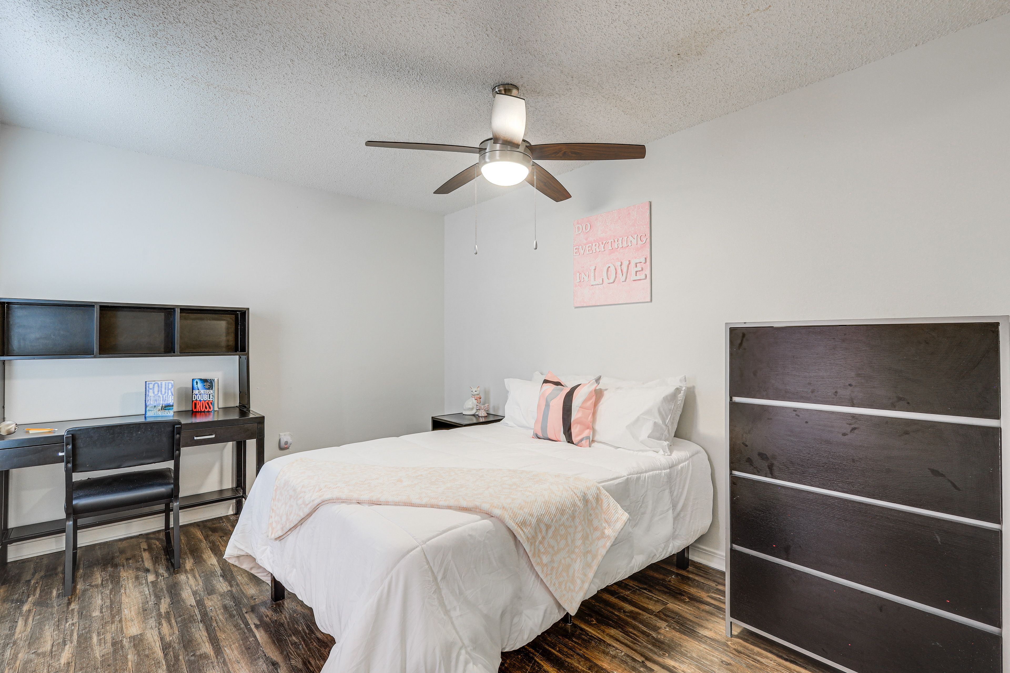 Bedroom | Full Bed