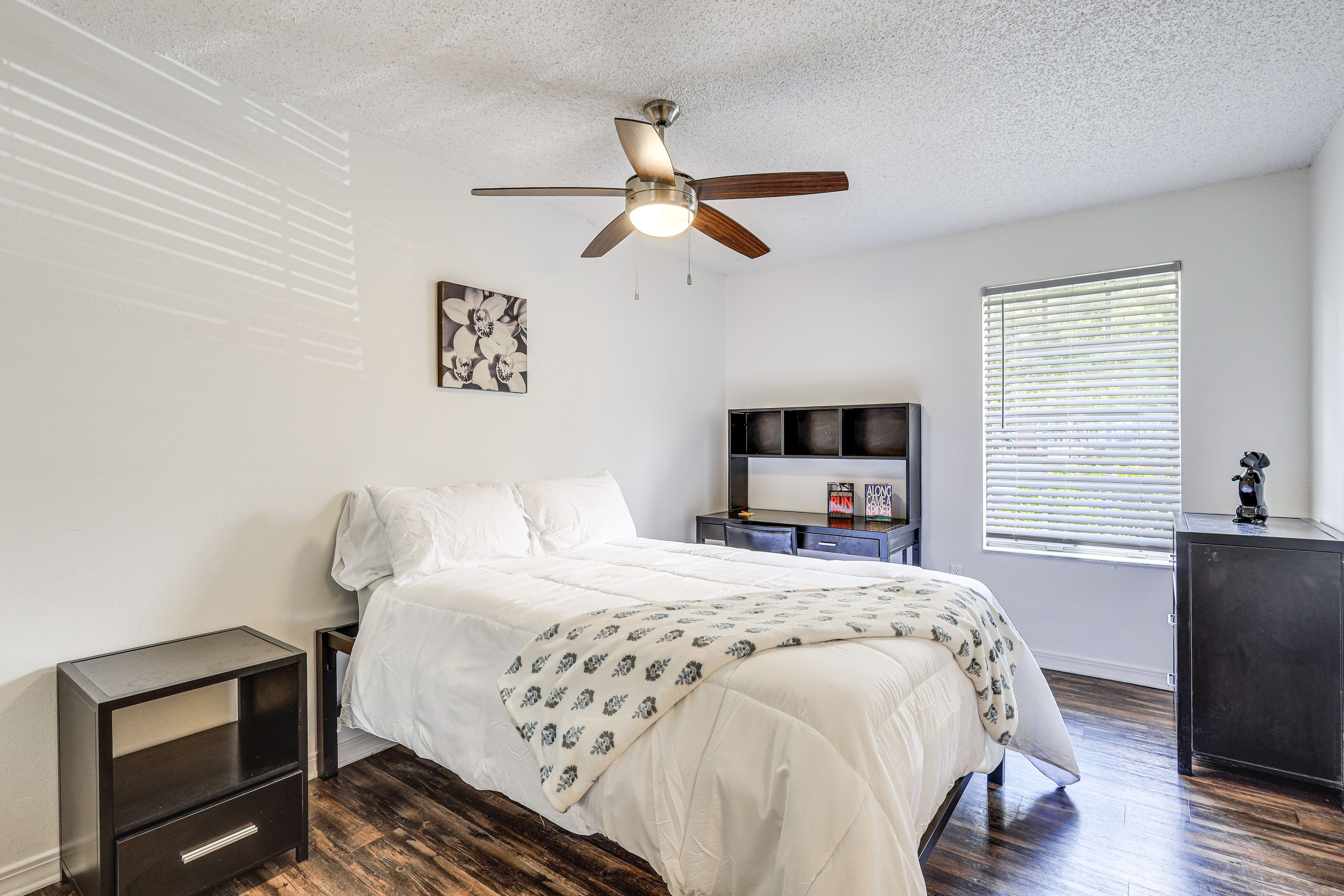 Bedroom | Full Bed
