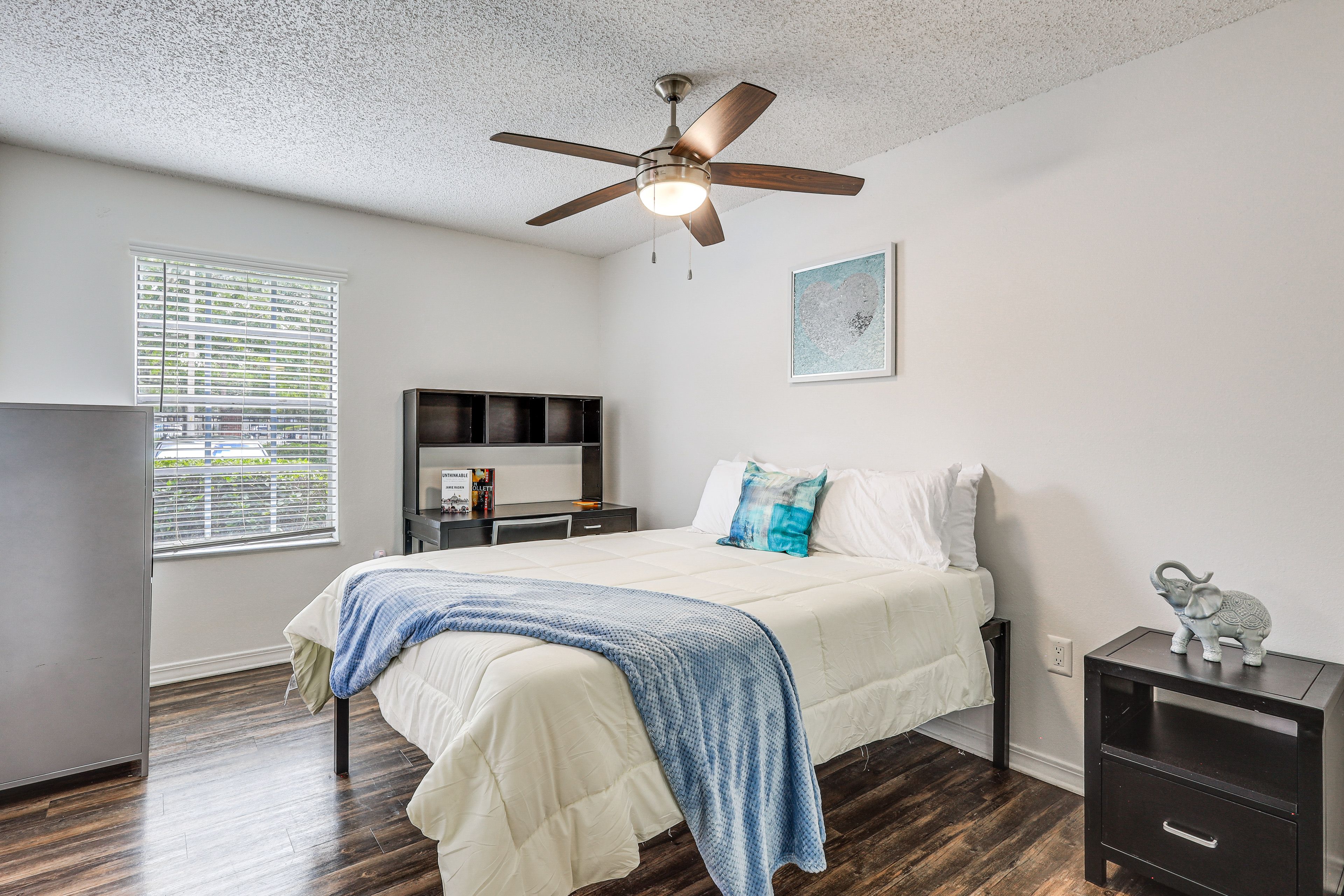 Bedroom | Full Bed