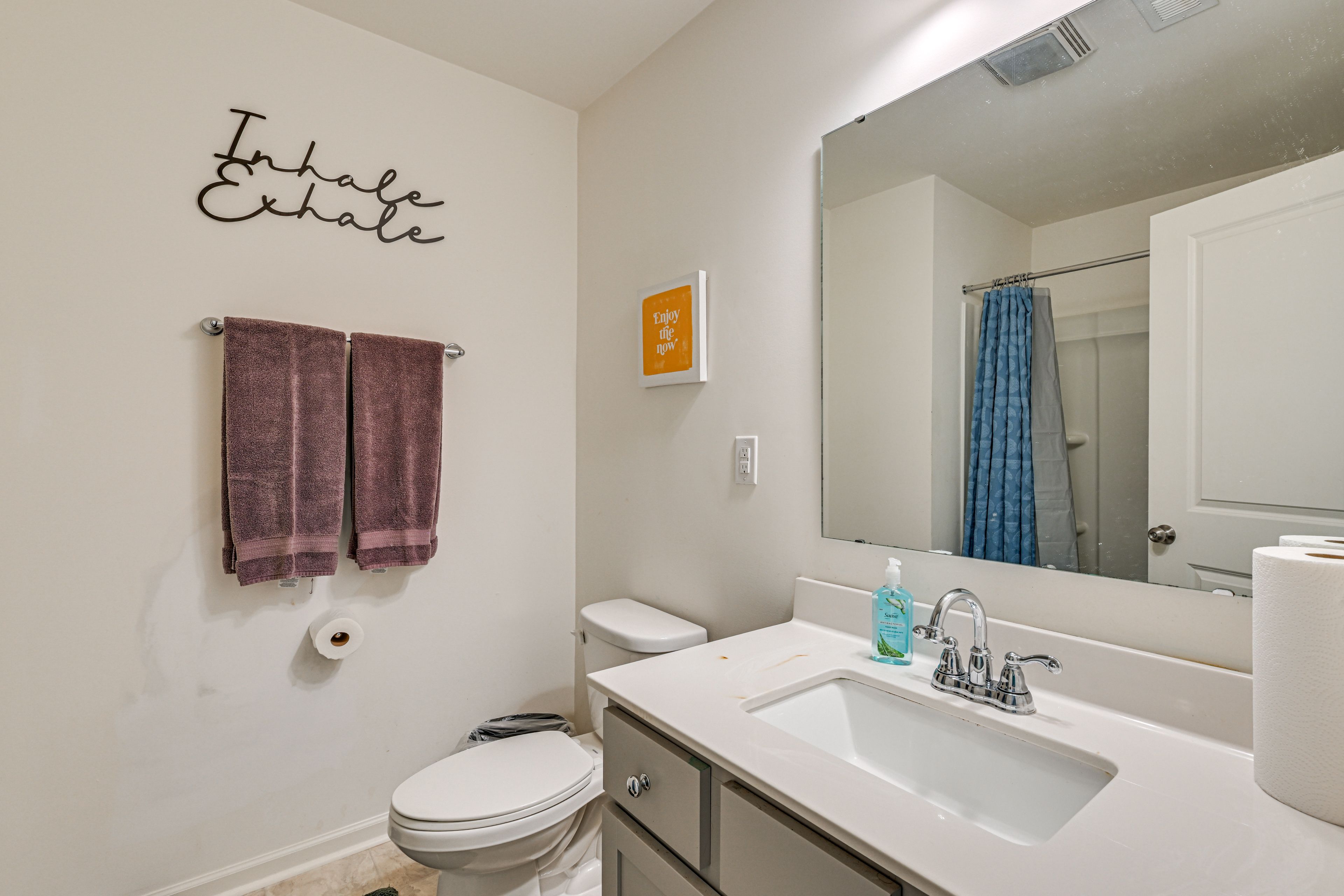 Full Bathroom | 2nd Floor