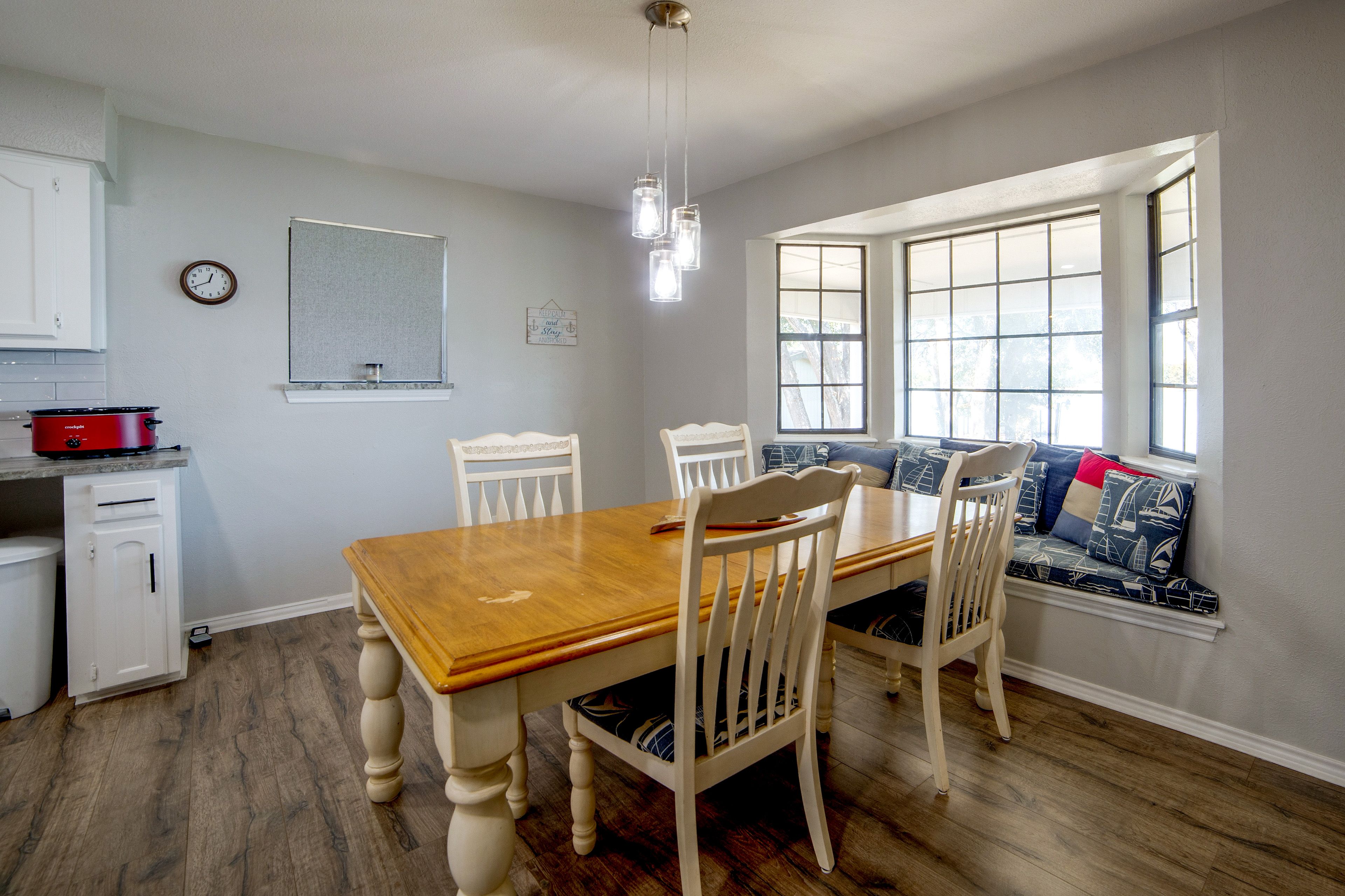 Dining Area | Dishware/Flatware Provided