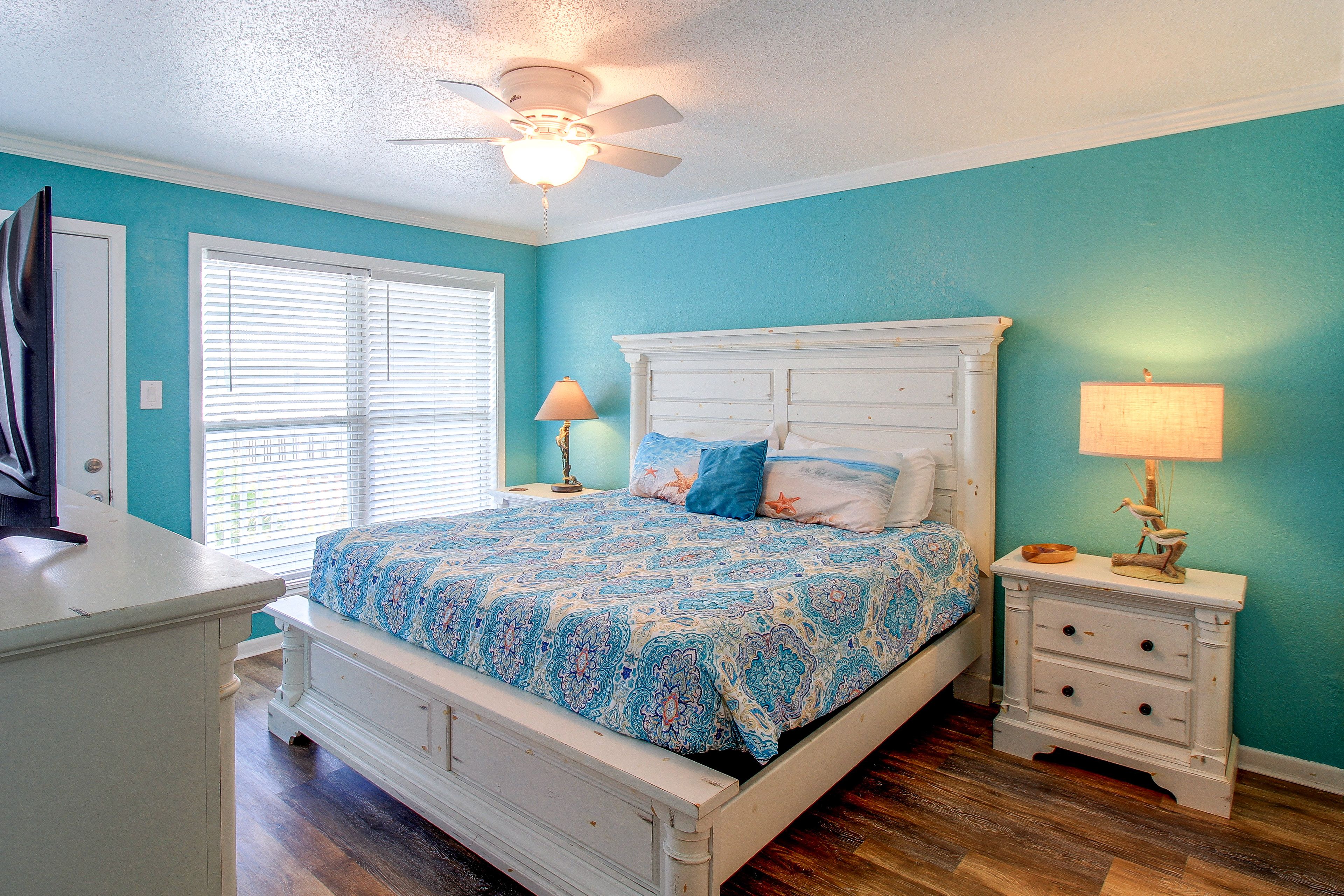 Bedroom 1 | King Bed