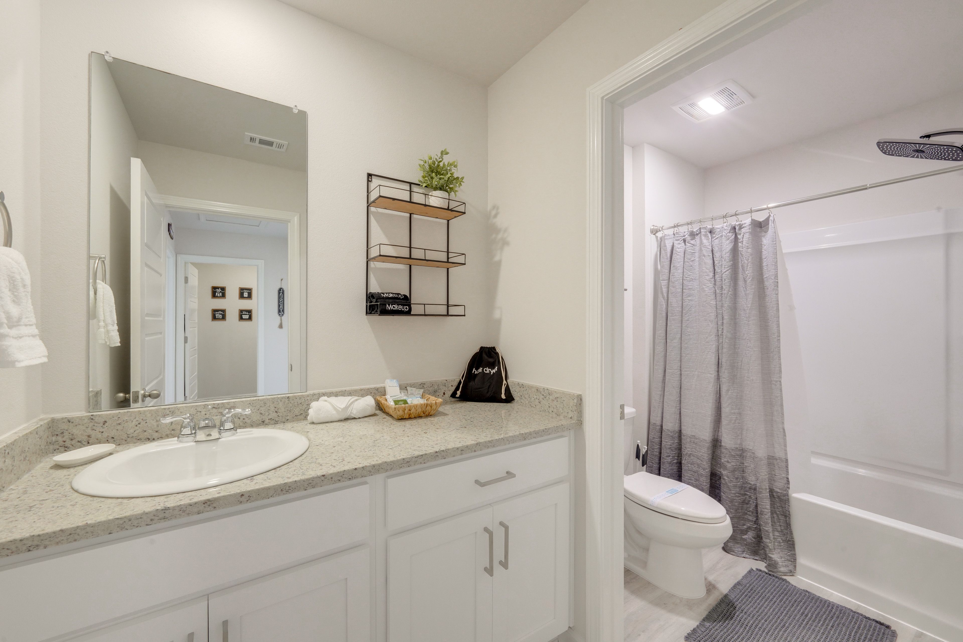 Full Bathroom | 2nd Floor