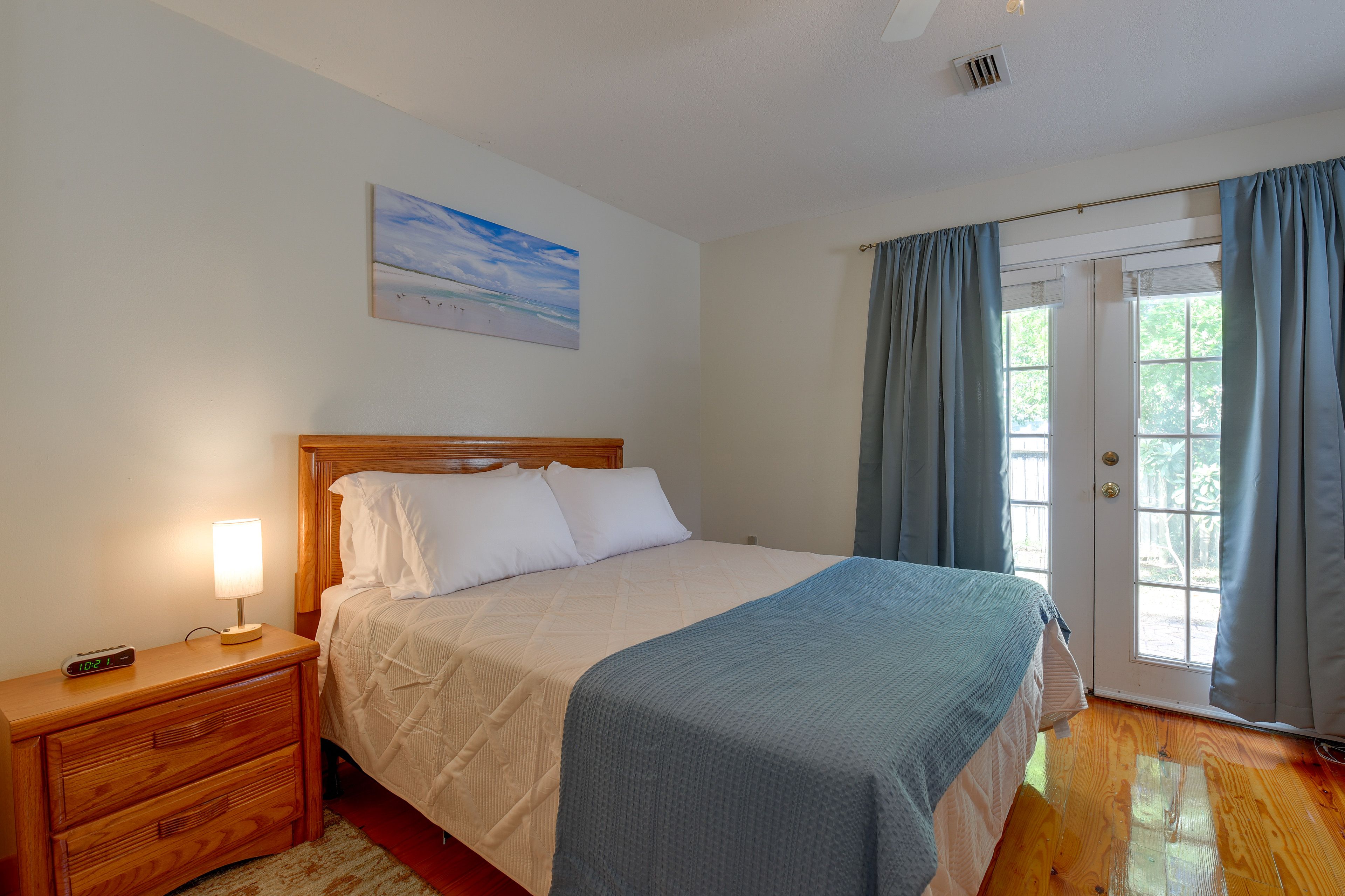 Bedroom | Queen Bed