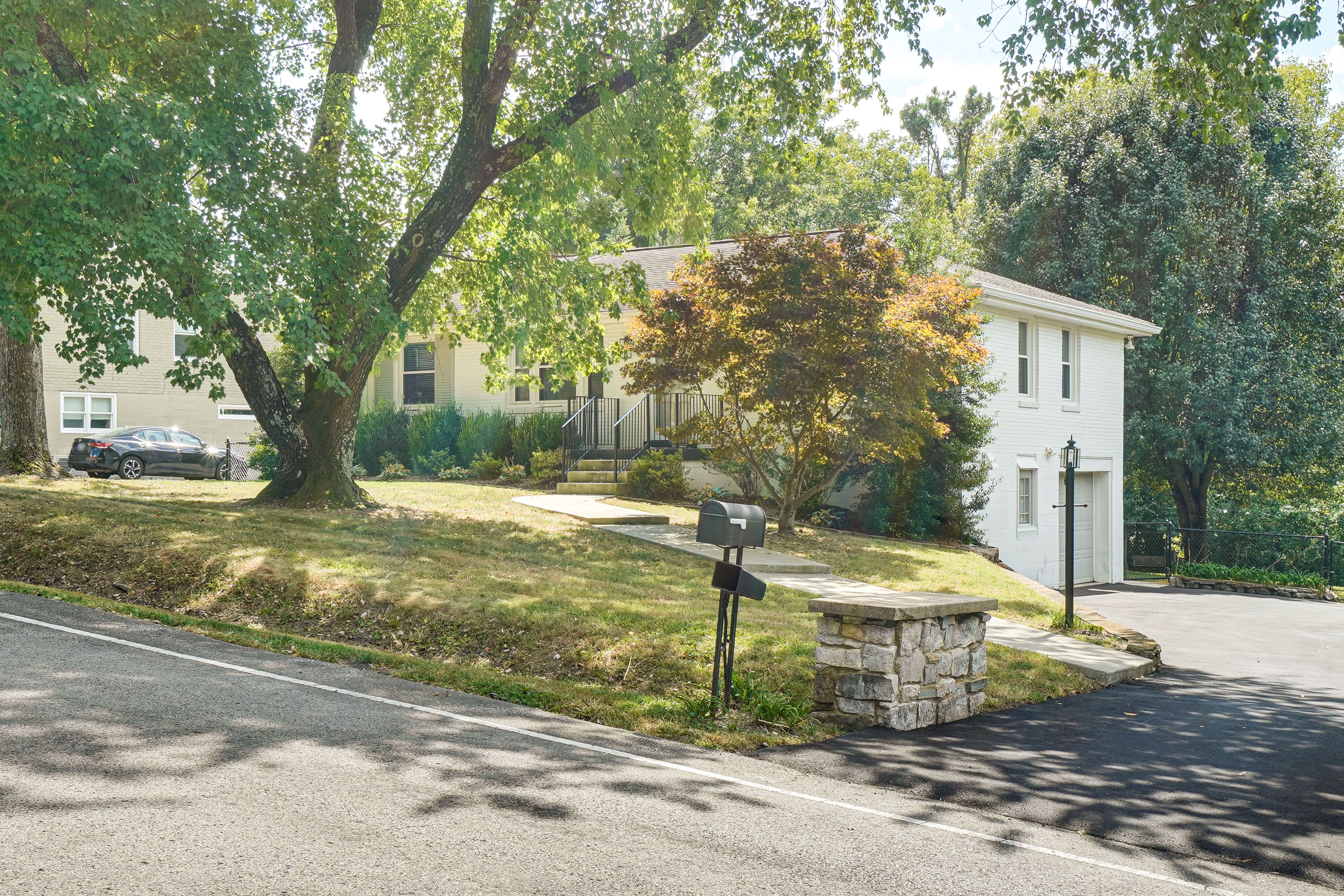 Parking | Driveway (4 Vehicles)