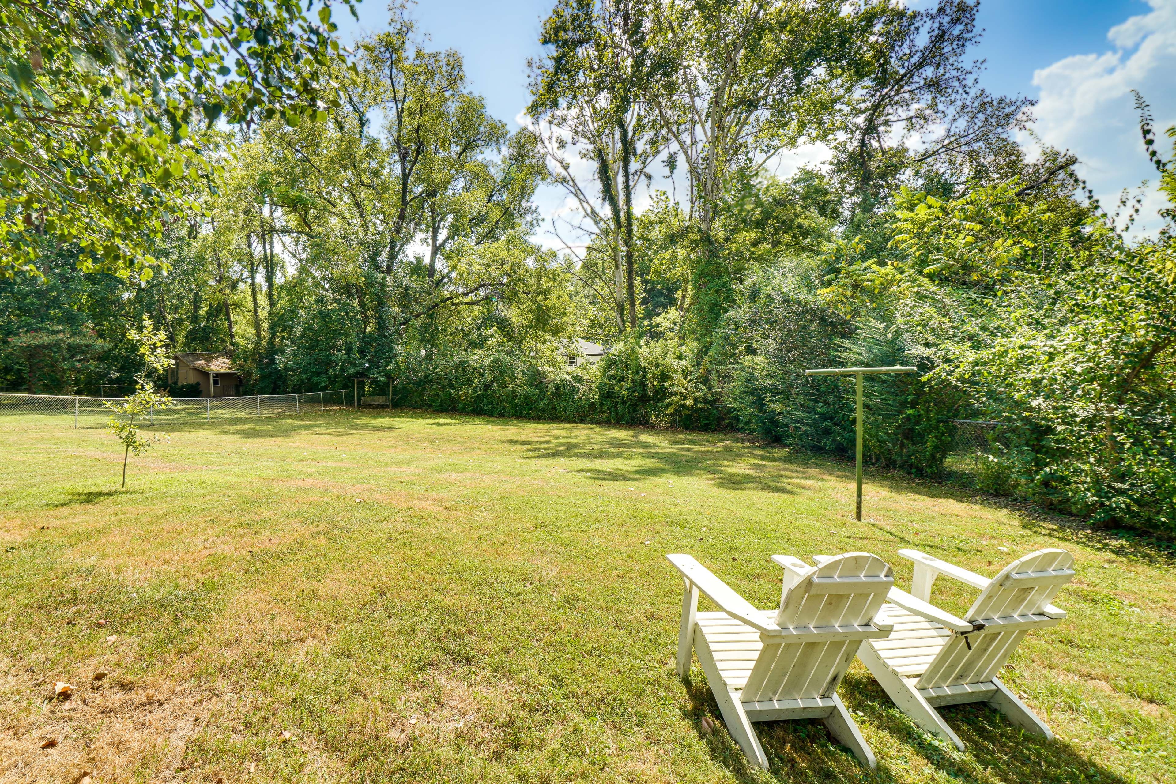 Fenced Backyard | Deck w/ Dining Area