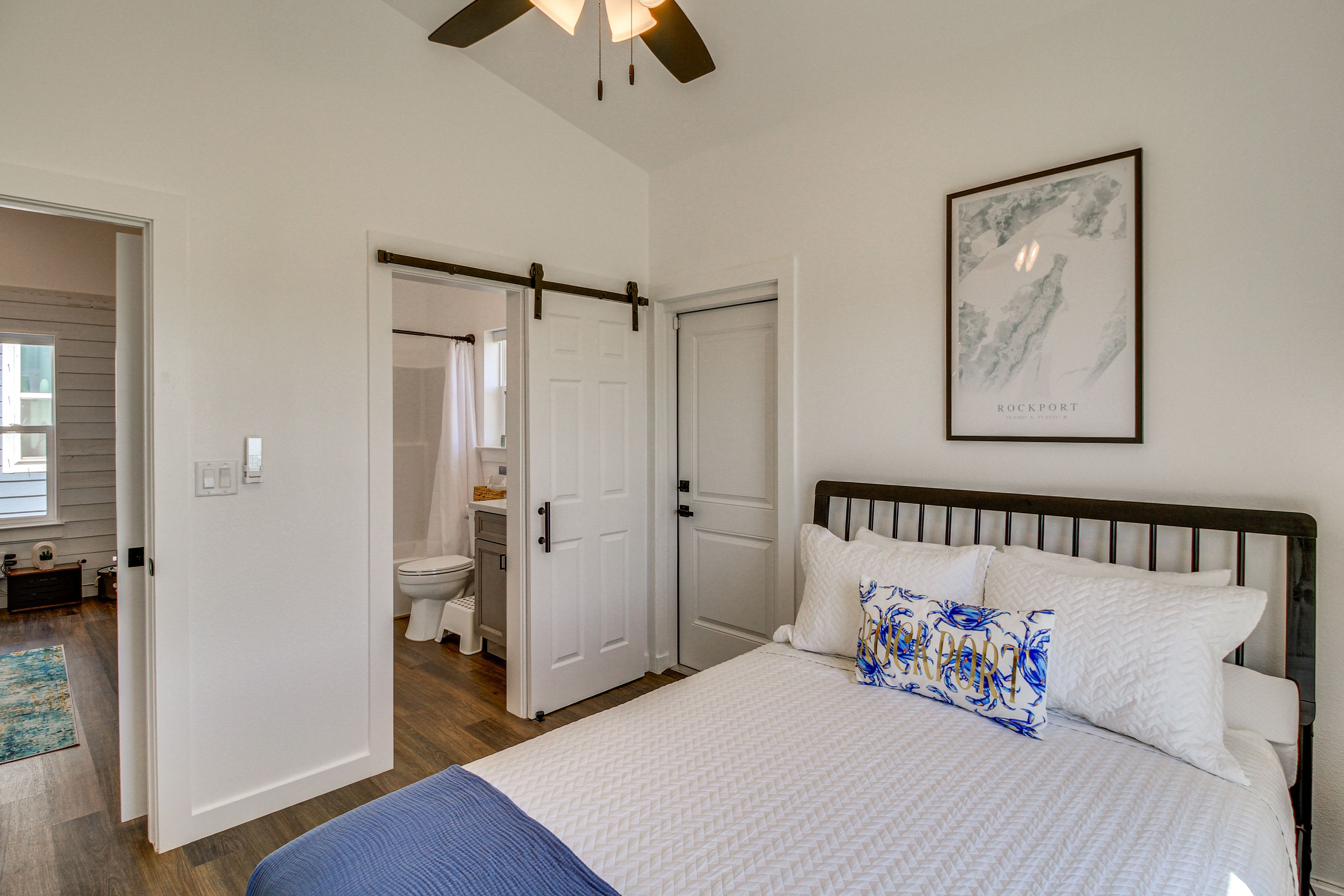 Bedroom 1 | Queen Bed