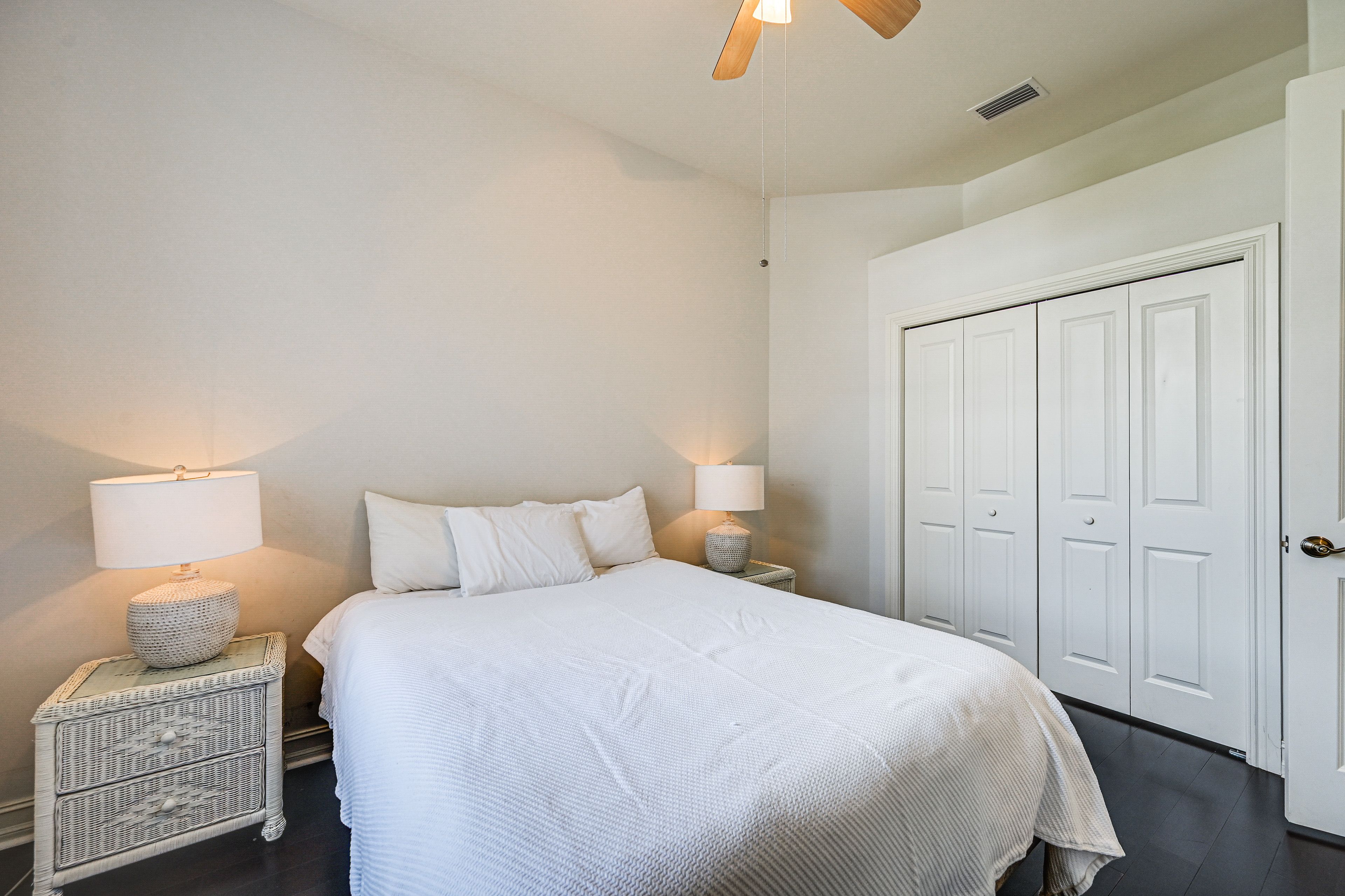 Bedroom 3 | Queen Bed