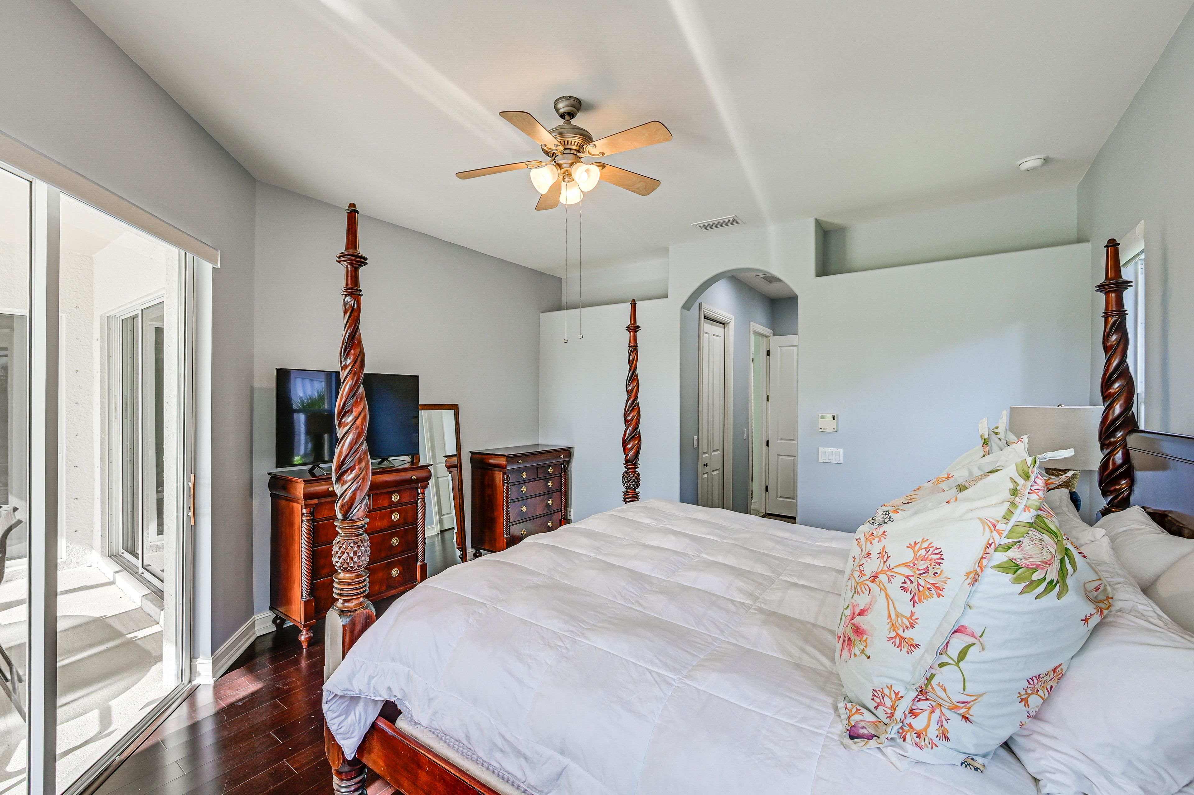 Bedroom 1 | King Bed