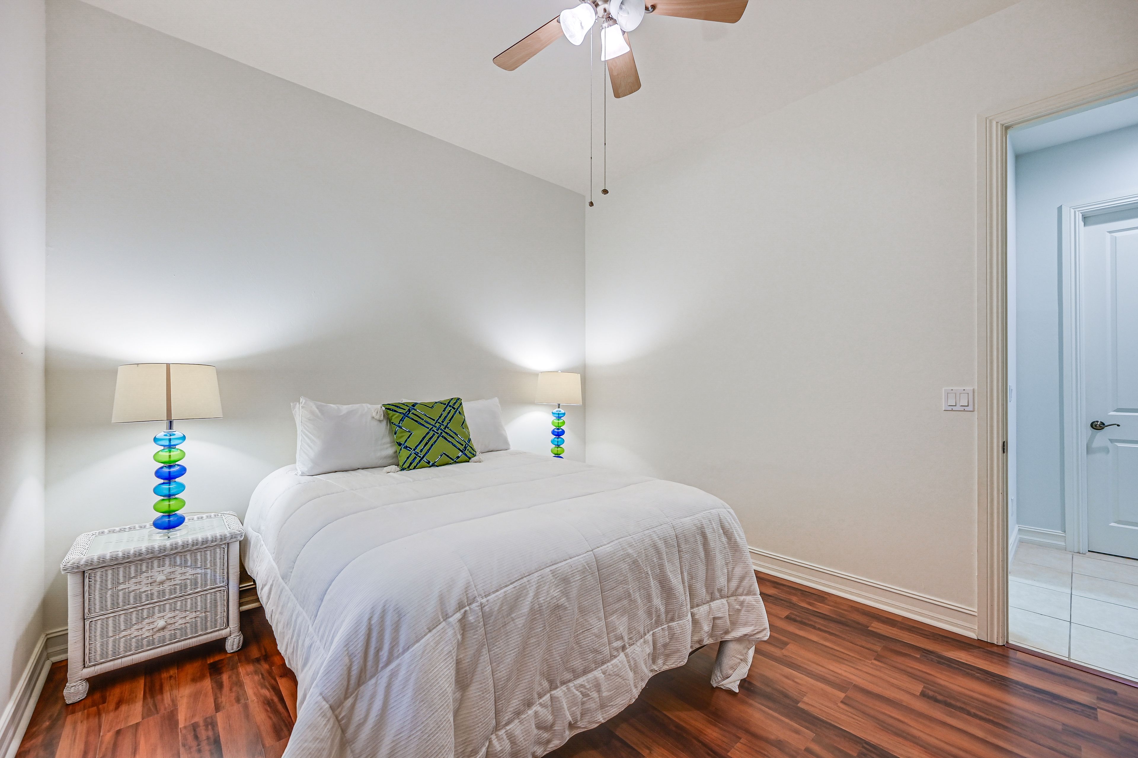 Bedroom 2 | Queen Bed